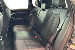 harmaa Audi Q6 e-tron 2026 kuva 8.