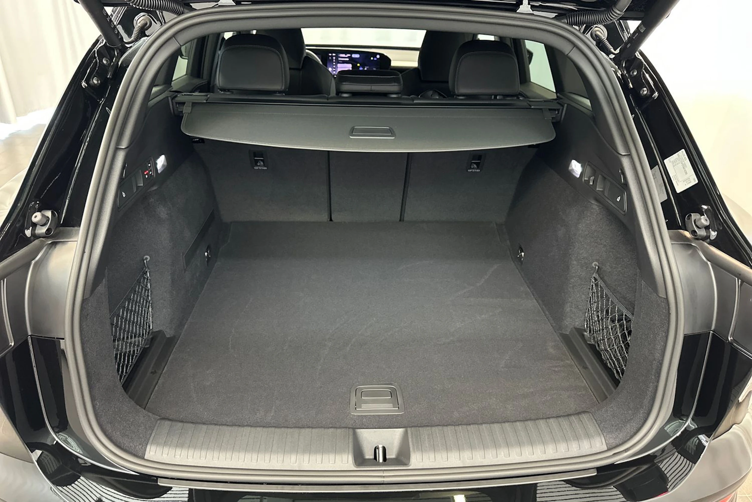 mythos musta Audi Q6 e-tron 2026 kuva 11.