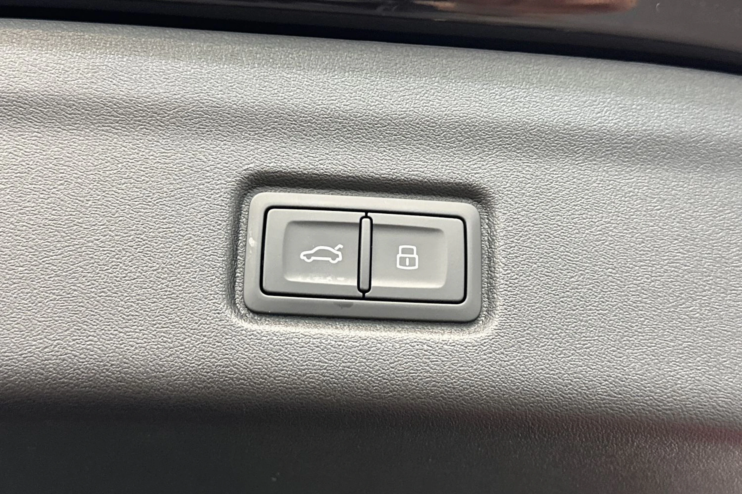 mythos musta Audi Q6 e-tron 2026 kuva 13.