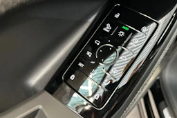 mythos musta Audi Q6 e-tron 2026 kuva 15.