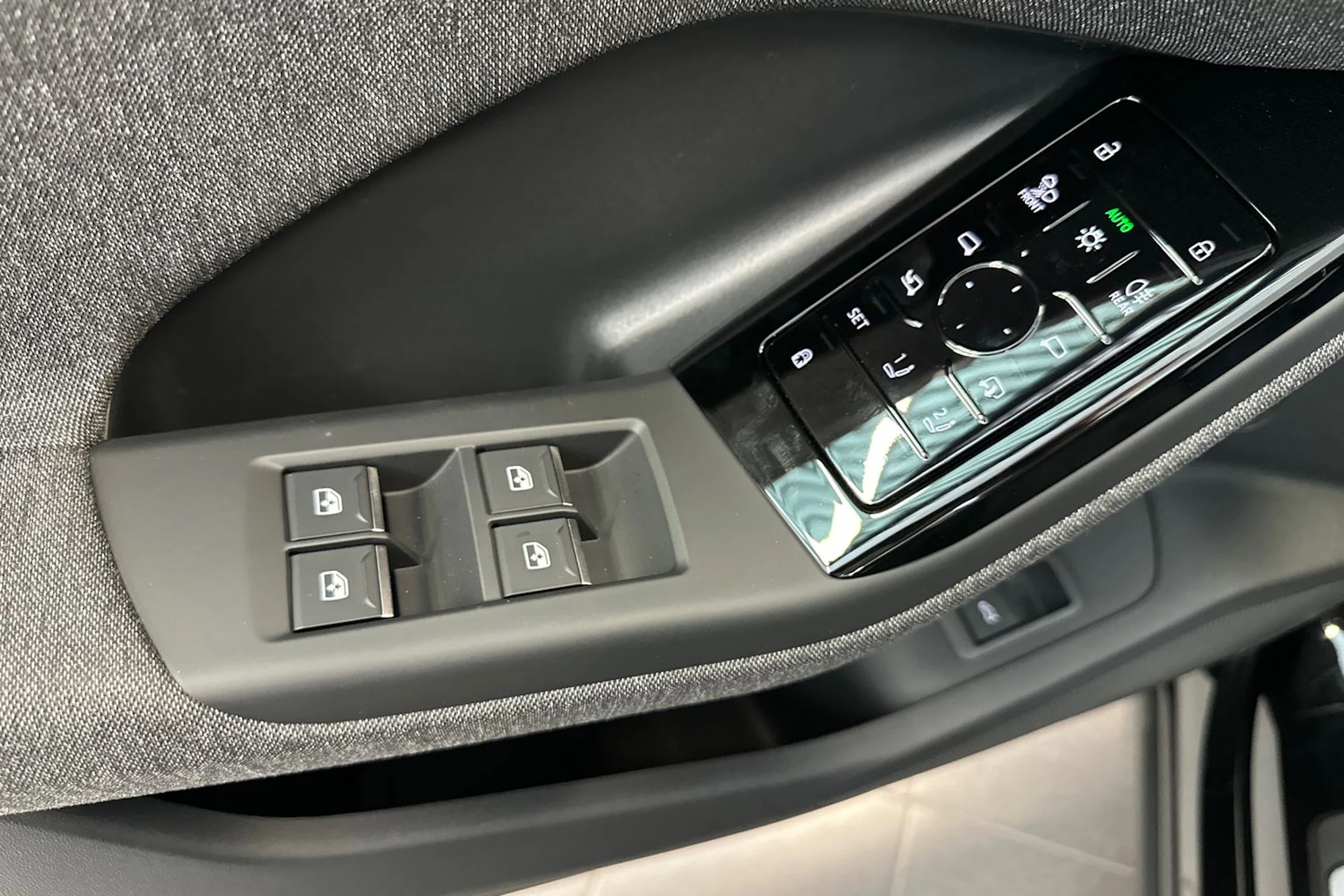 mythos musta Audi Q6 e-tron 2026 kuva 16.