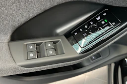 mythos musta Audi Q6 e-tron 2026 kuva 16.
