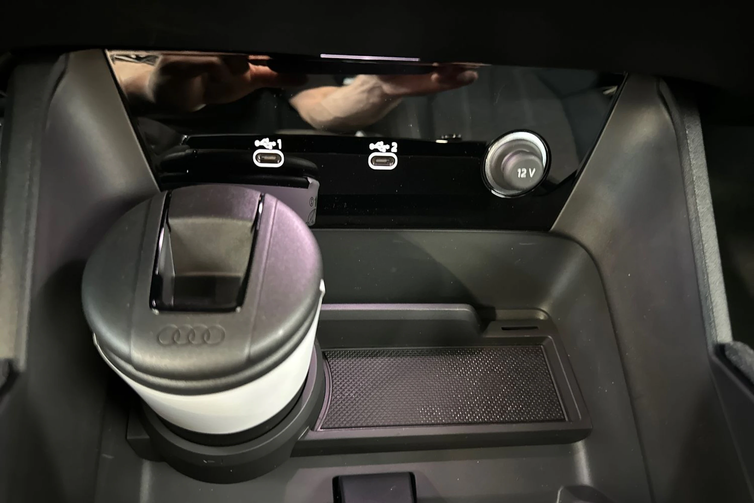 mythos musta Audi Q6 e-tron 2026 kuva 27.