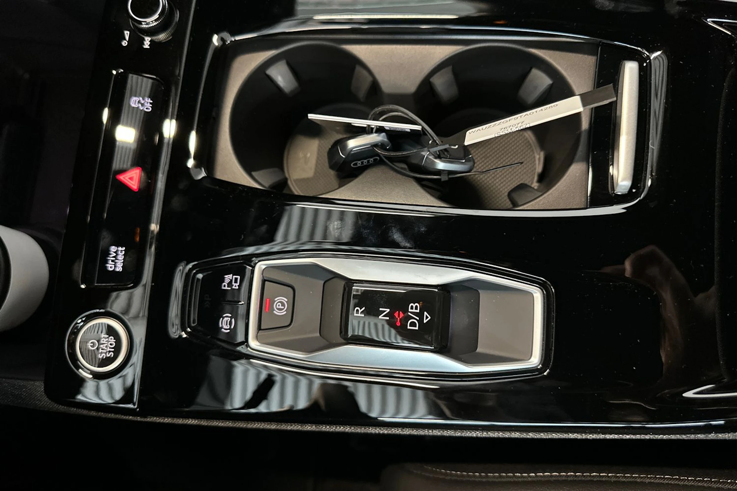 mythos musta Audi Q6 e-tron 2026 kuva 28.