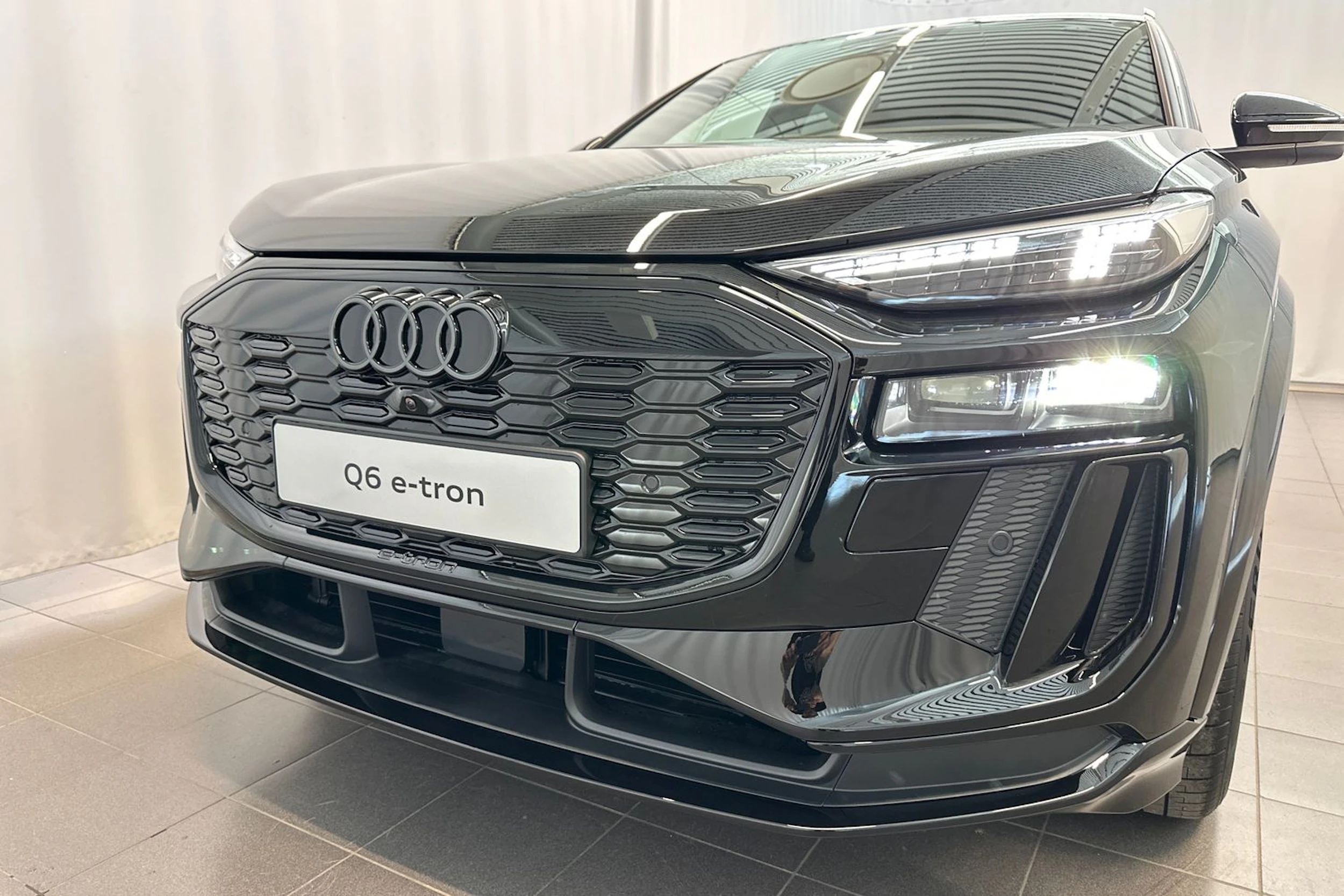 mythos musta Audi Q6 e-tron 2026 kuva 33.