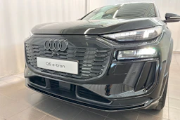 mythos musta Audi Q6 e-tron 2026 kuva 33.