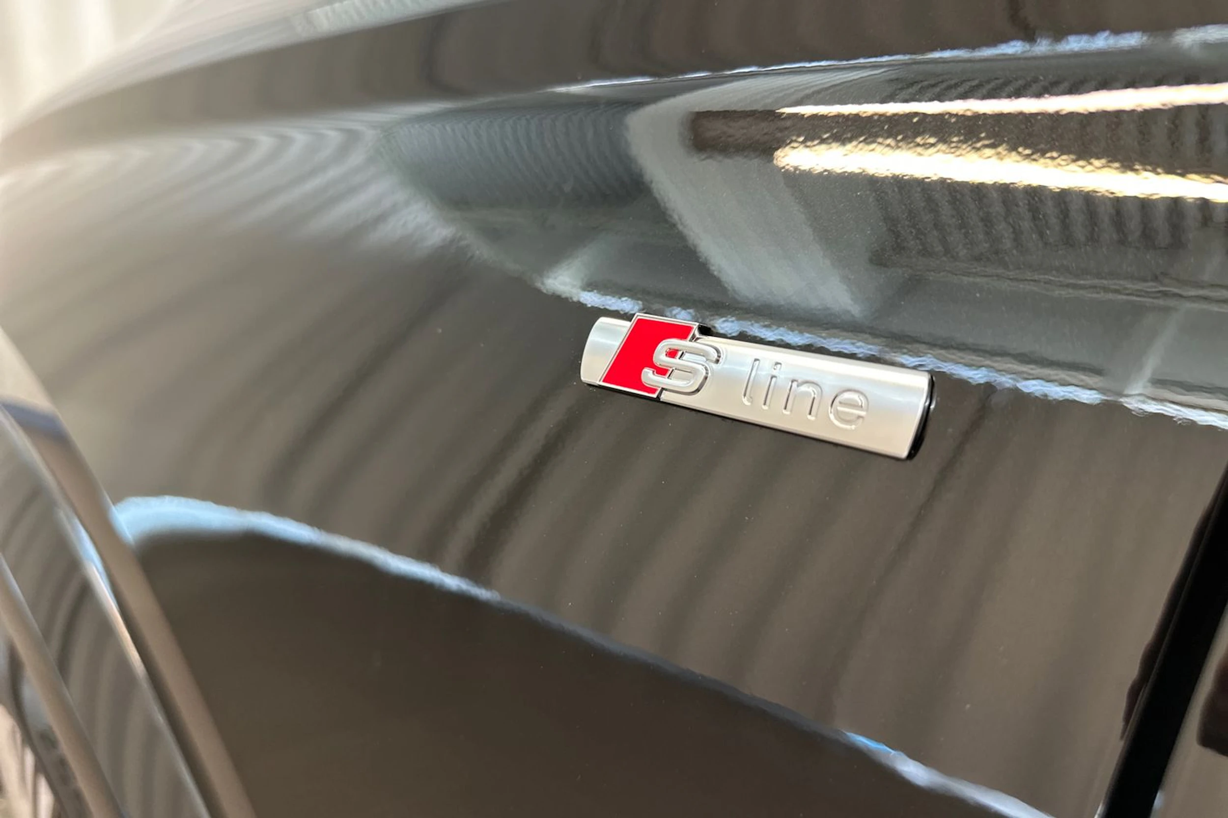 mythos musta Audi Q6 e-tron 2026 kuva 34.