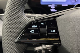 met. musta Audi Q6 e-tron 2026 kuva 15.