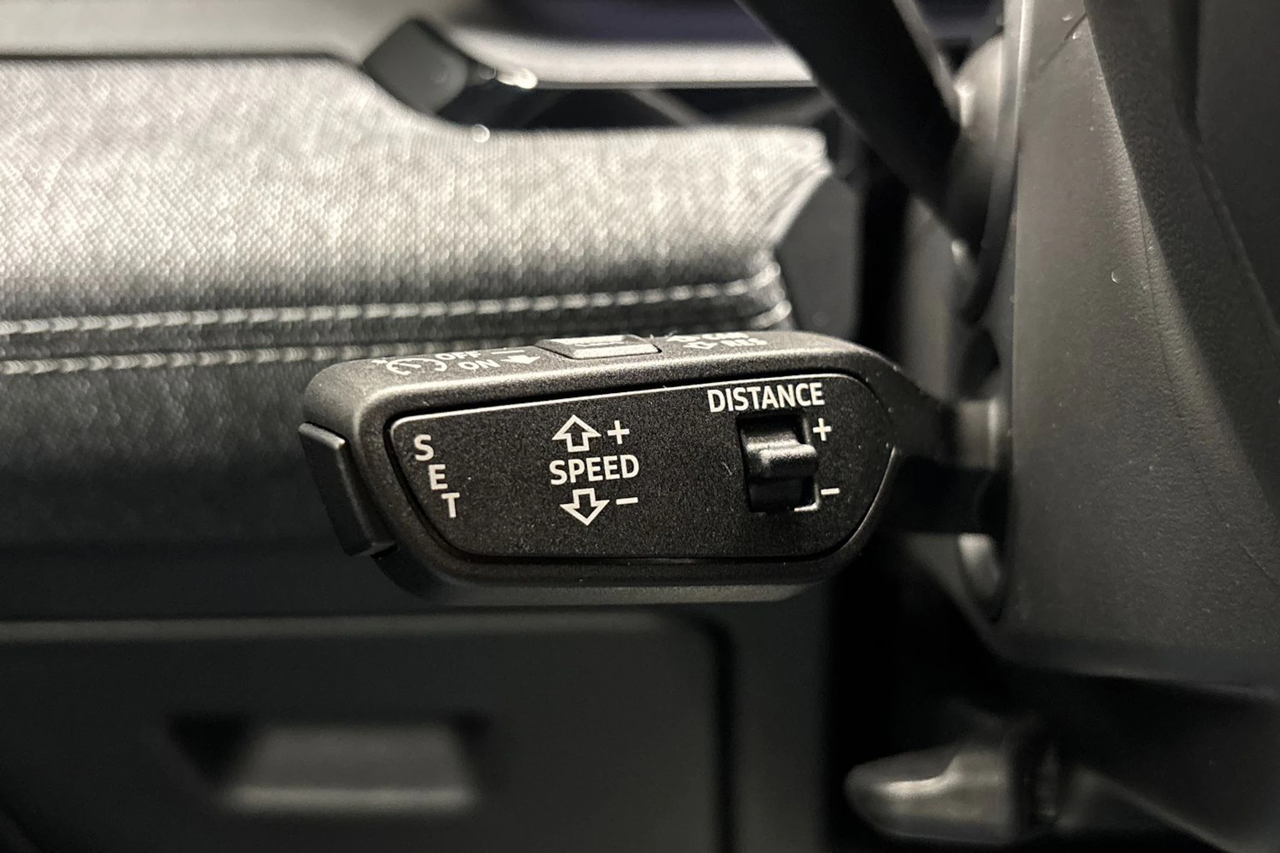 met. musta Audi Q6 e-tron 2026 kuva 17.