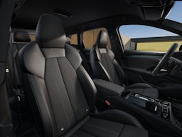 jäätikön valkoinen Audi Q6 e-tron 2026 kuva 3.