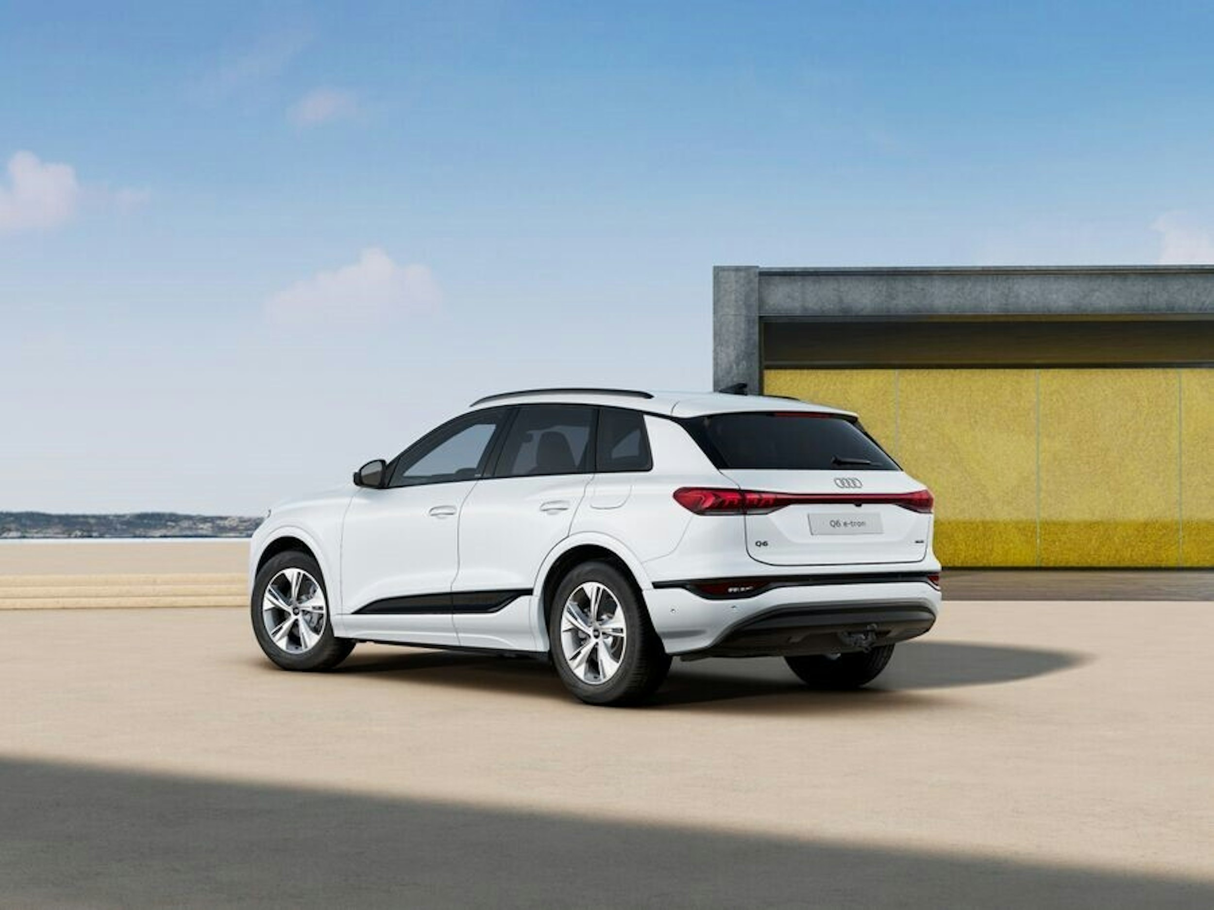 jäätikön valkoinen Audi Q6 e-tron 2026 kuva 5.