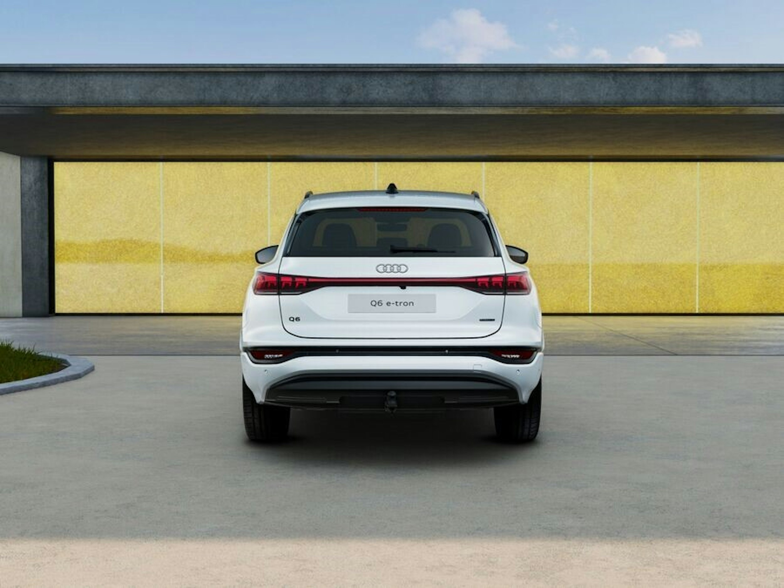 jäätikön valkoinen Audi Q6 e-tron 2026 kuva 7.