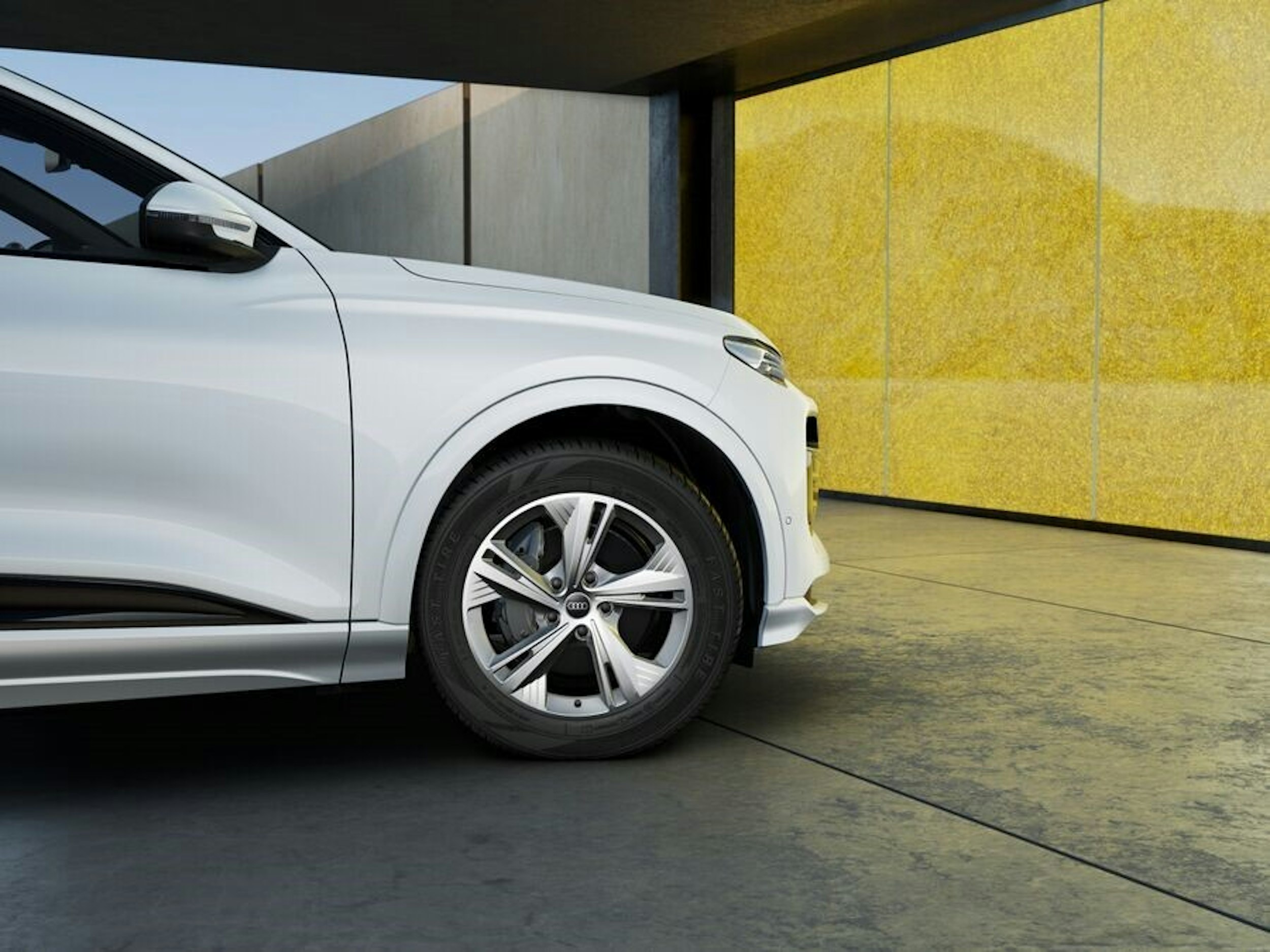 jäätikön valkoinen Audi Q6 e-tron 2026 kuva 9.
