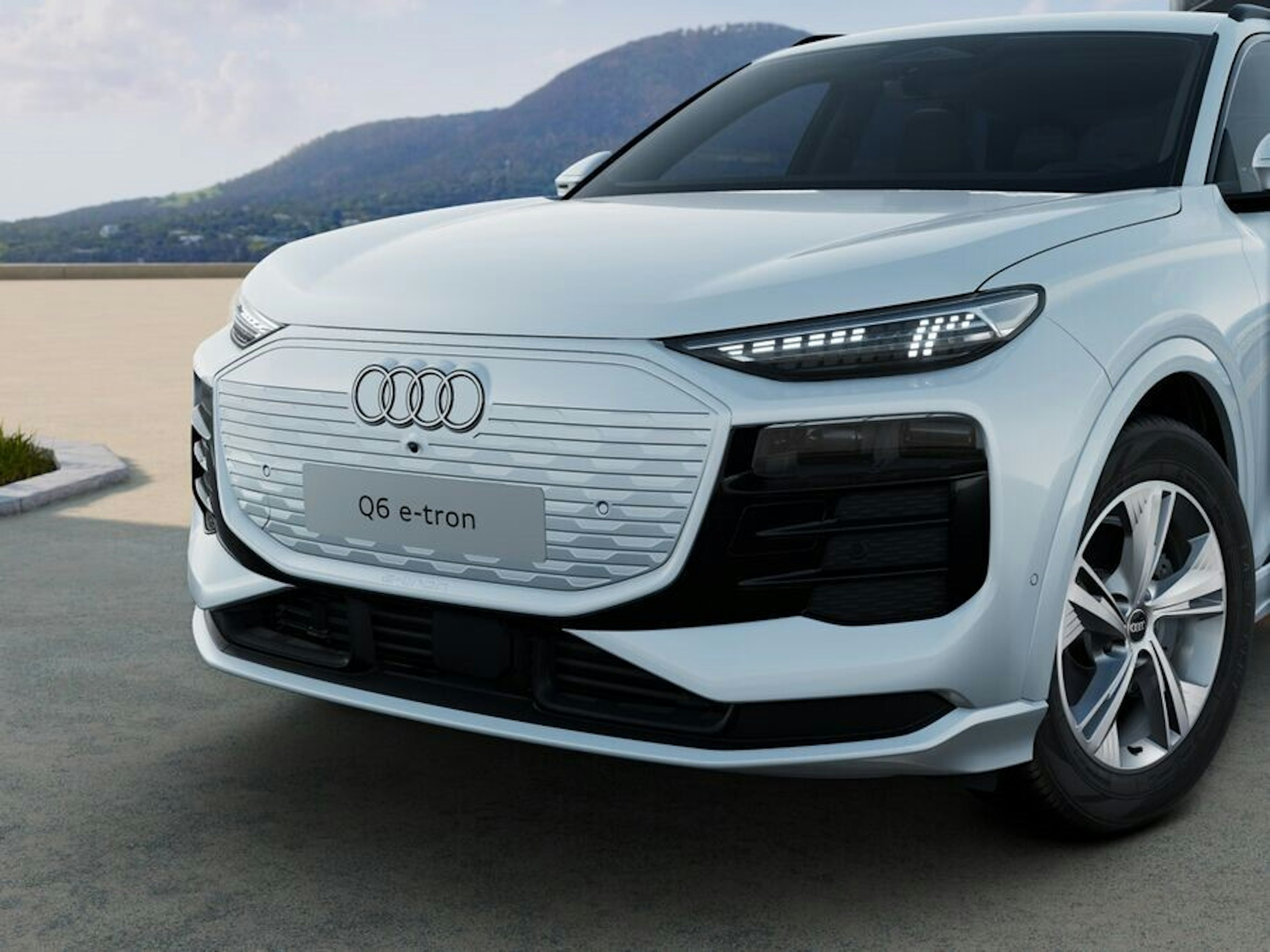 jäätikön valkoinen Audi Q6 e-tron 2026 kuva 10.
