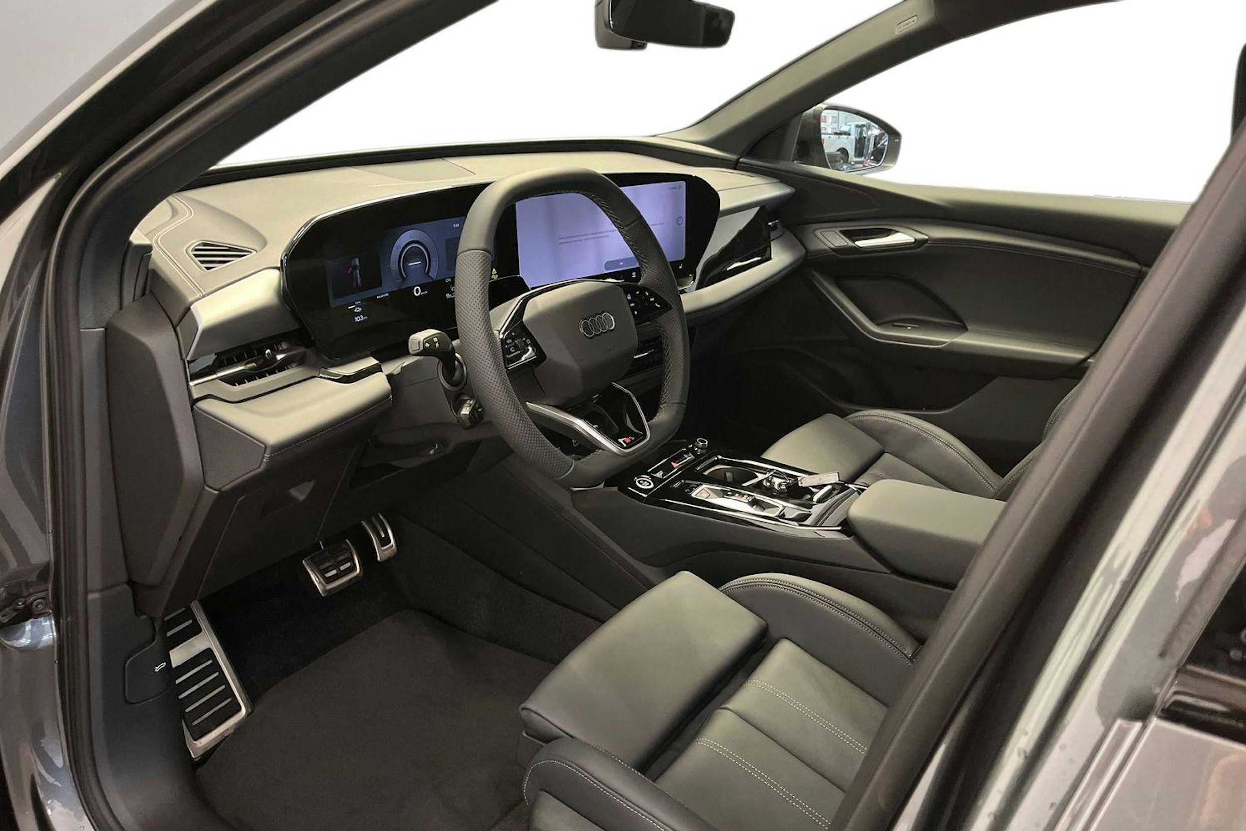 daytona harmaa Audi Q6 e-tron 2026 kuva 3.