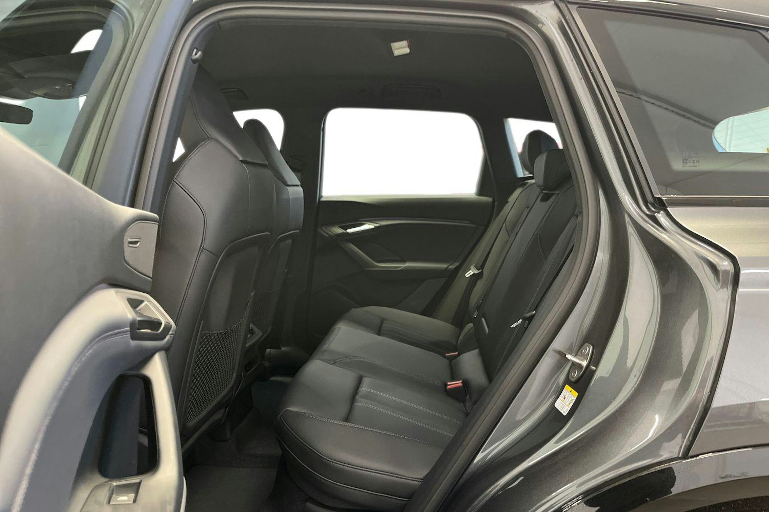 daytona harmaa Audi Q6 e-tron 2026 kuva 4.