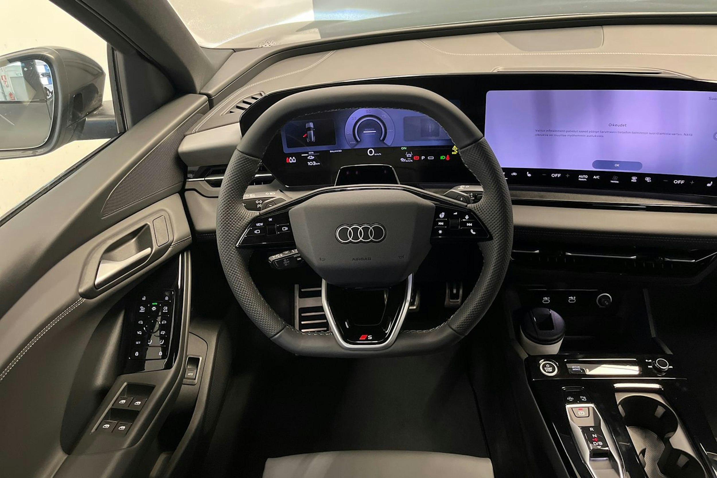 daytona harmaa Audi Q6 e-tron 2026 kuva 7.