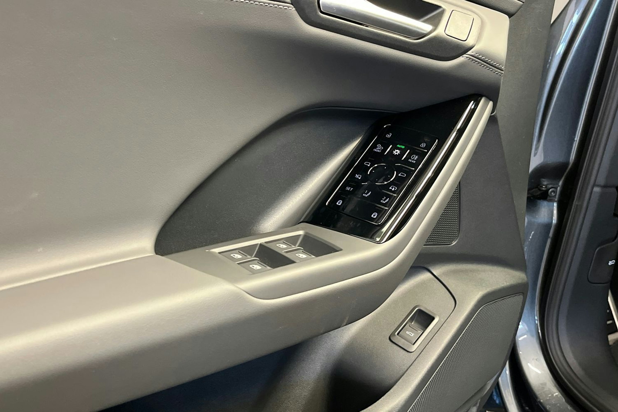 daytona harmaa Audi Q6 e-tron 2026 kuva 12.