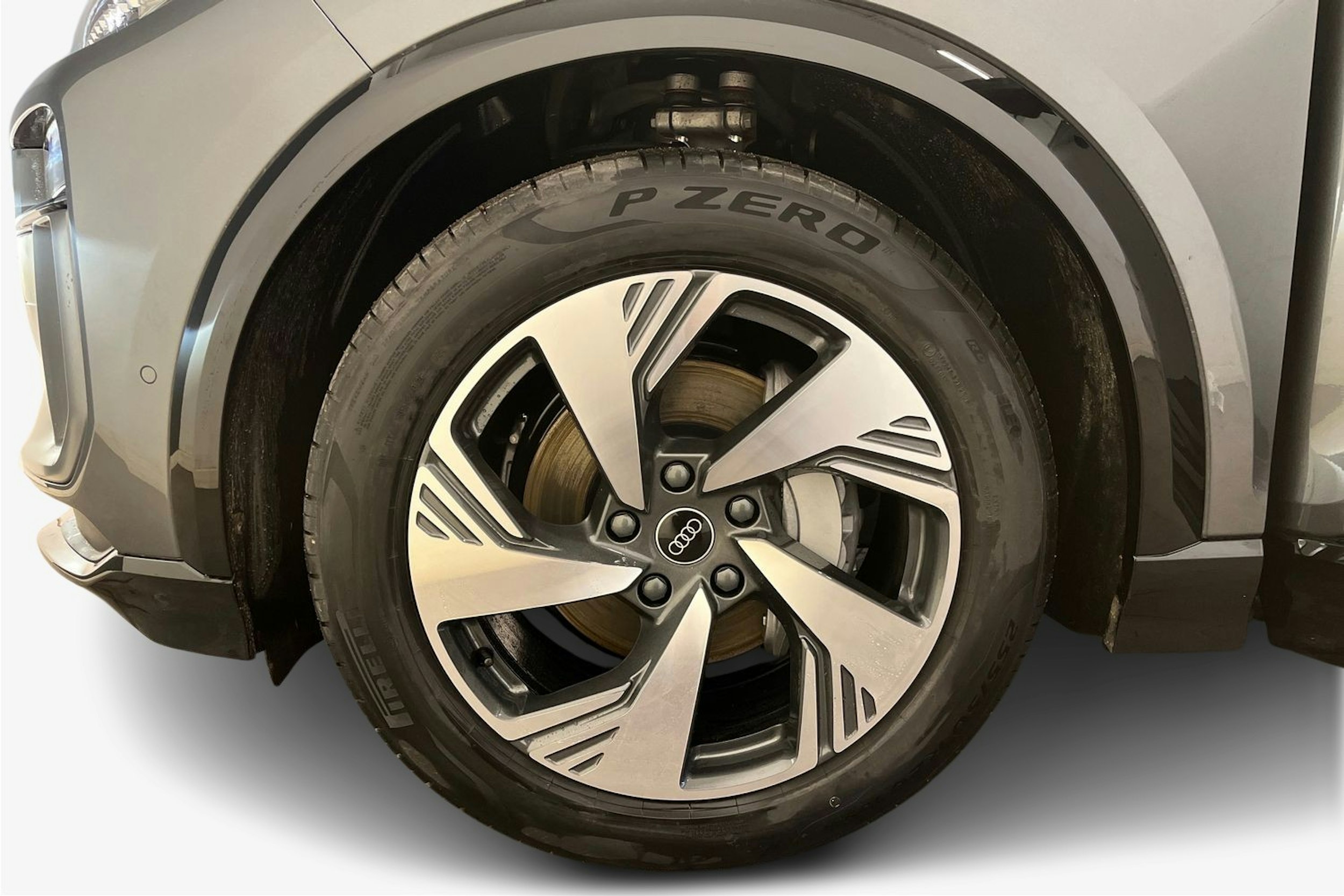 daytona harmaa Audi Q6 e-tron 2026 kuva 13.