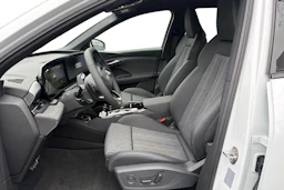 valkoinen Audi Q6 e-tron 2026 kuva 6.
