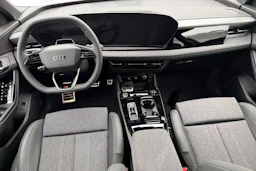 valkoinen Audi Q6 e-tron 2026 kuva 7.