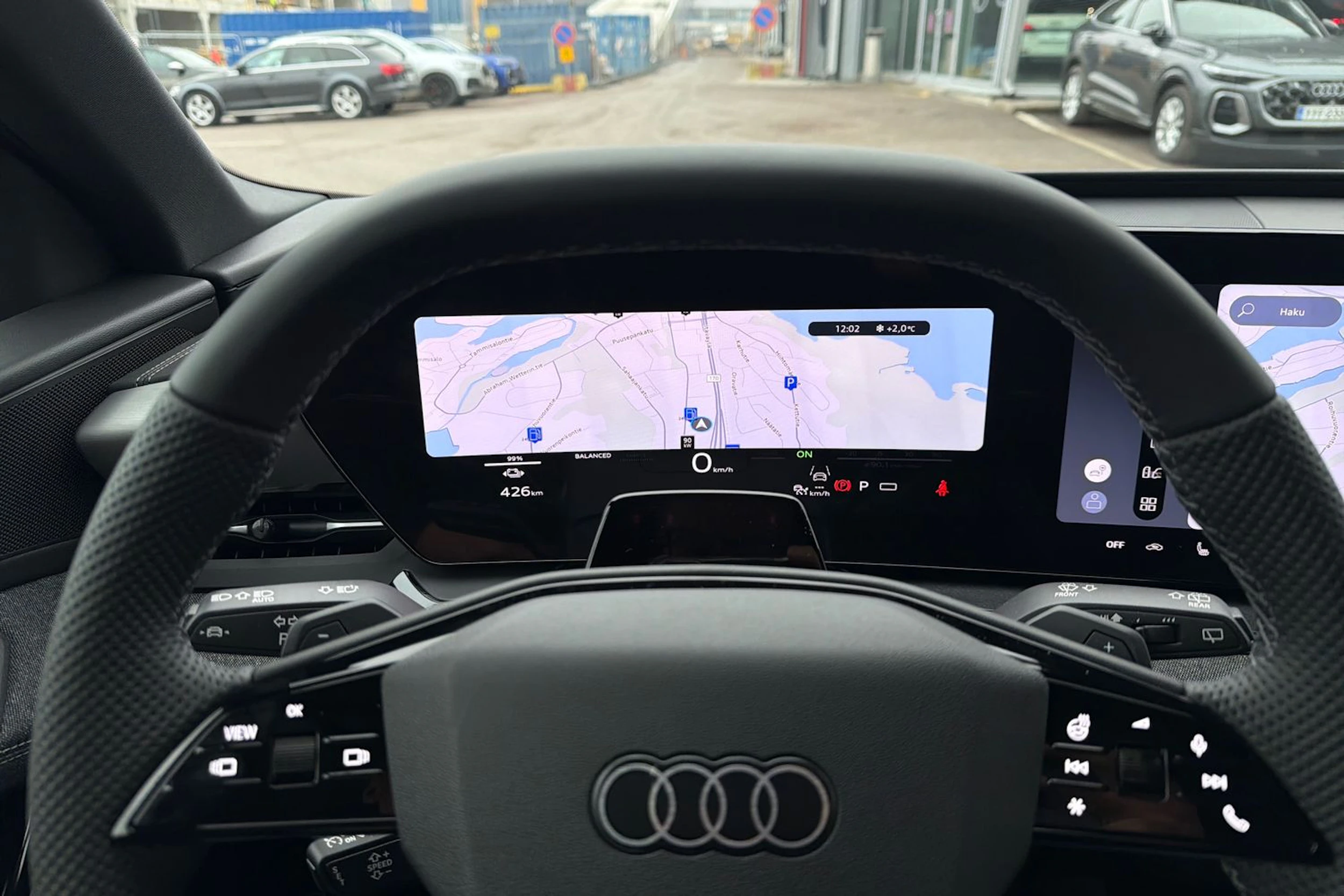 valkoinen Audi Q6 e-tron 2026 kuva 15.