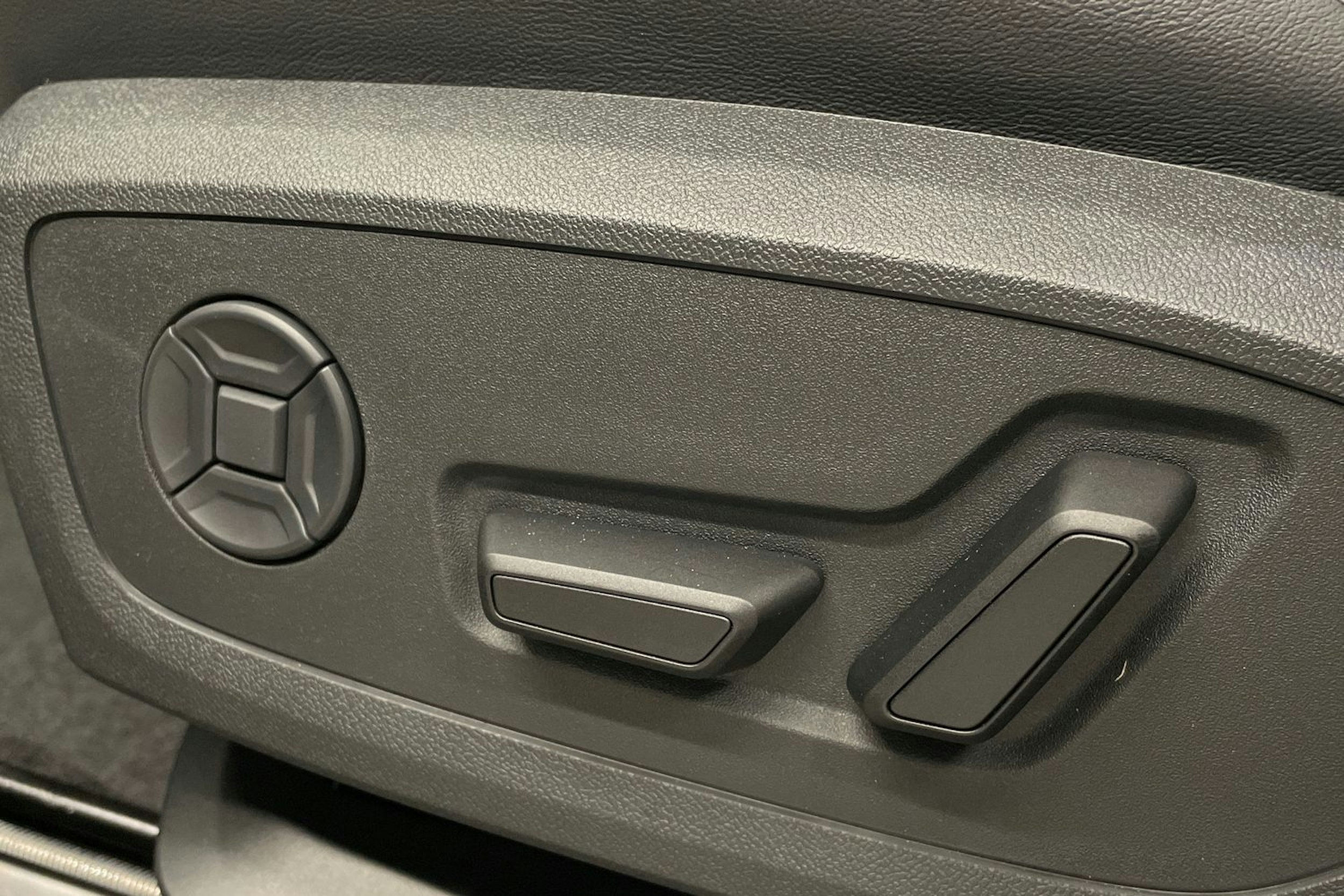 met. harmaa Audi Q6 e-tron 2026 kuva 12.