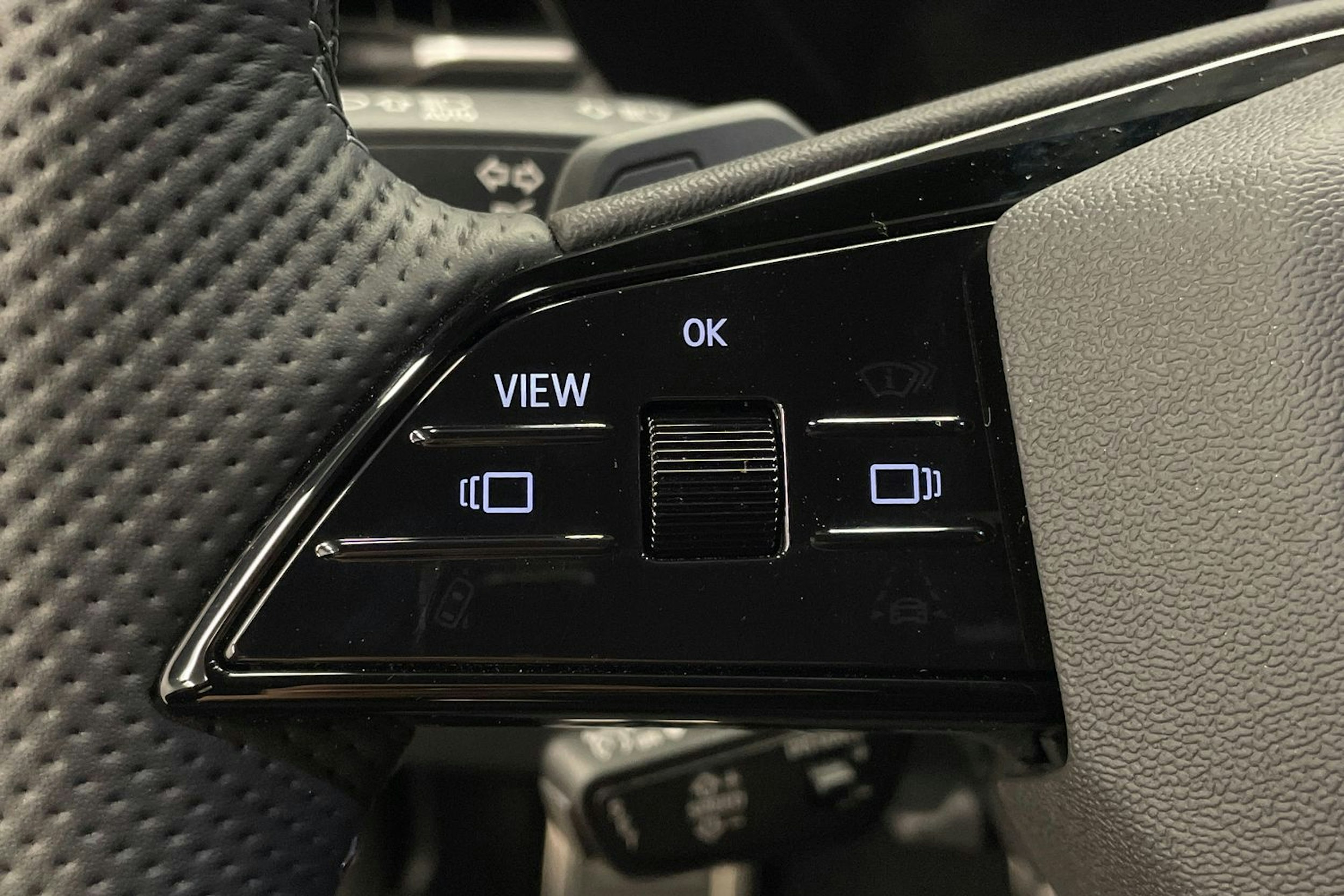 met. harmaa Audi Q6 e-tron 2026 kuva 14.