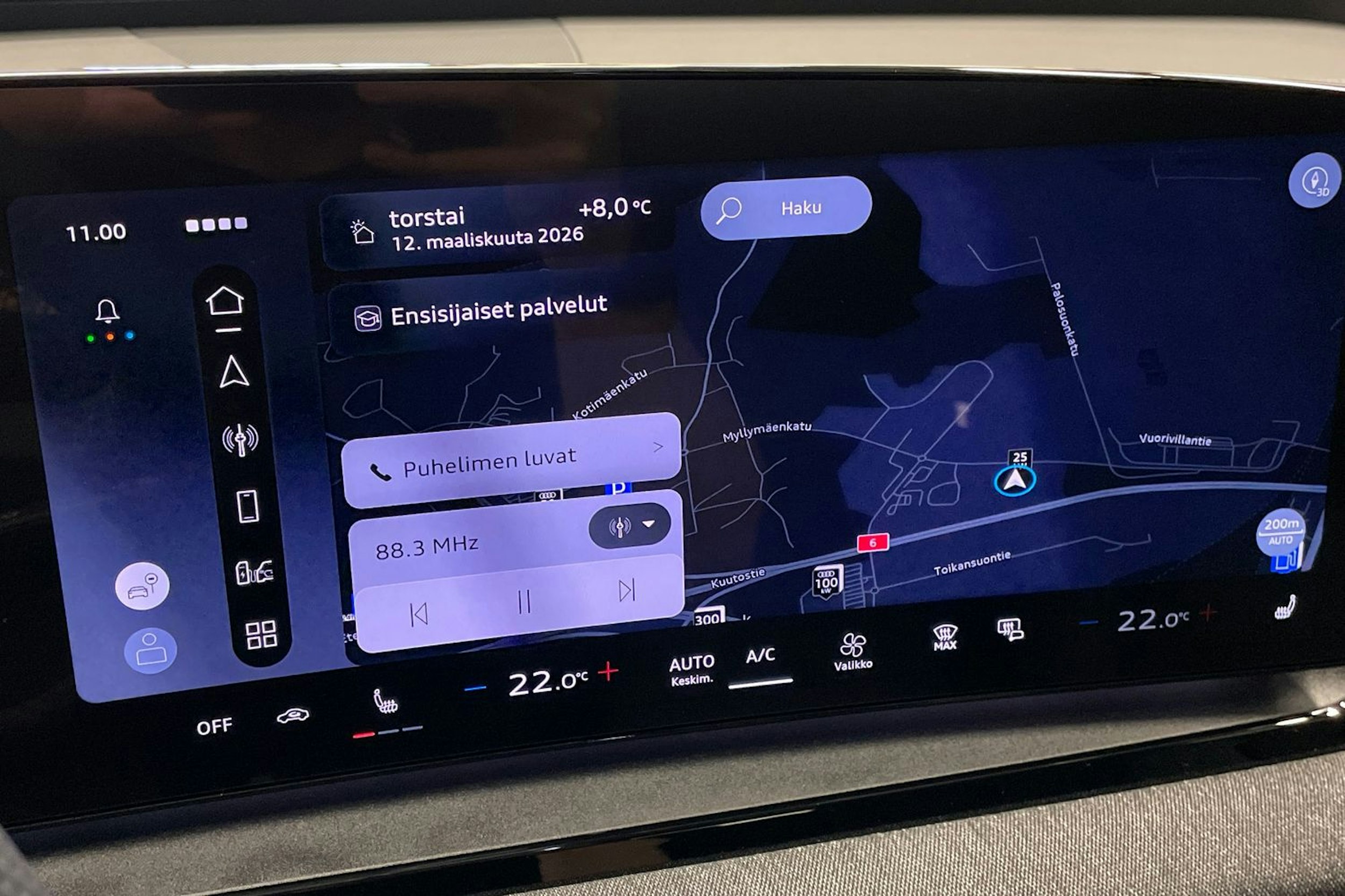 met. harmaa Audi Q6 e-tron 2026 kuva 18.