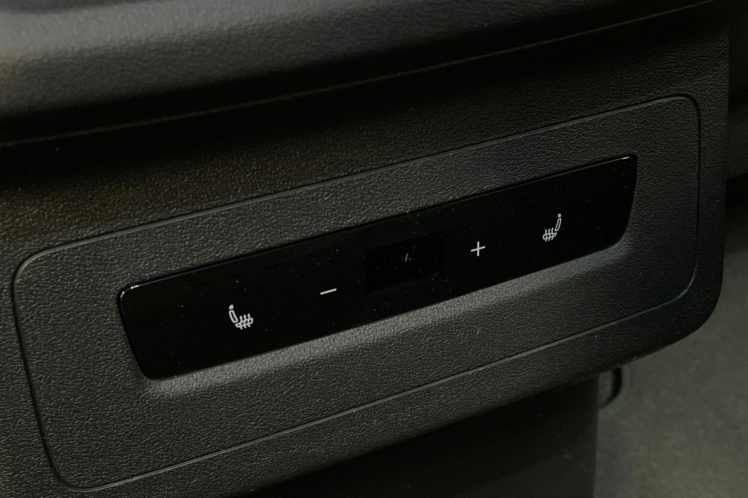 met. harmaa Audi Q6 e-tron 2026 kuva 22.