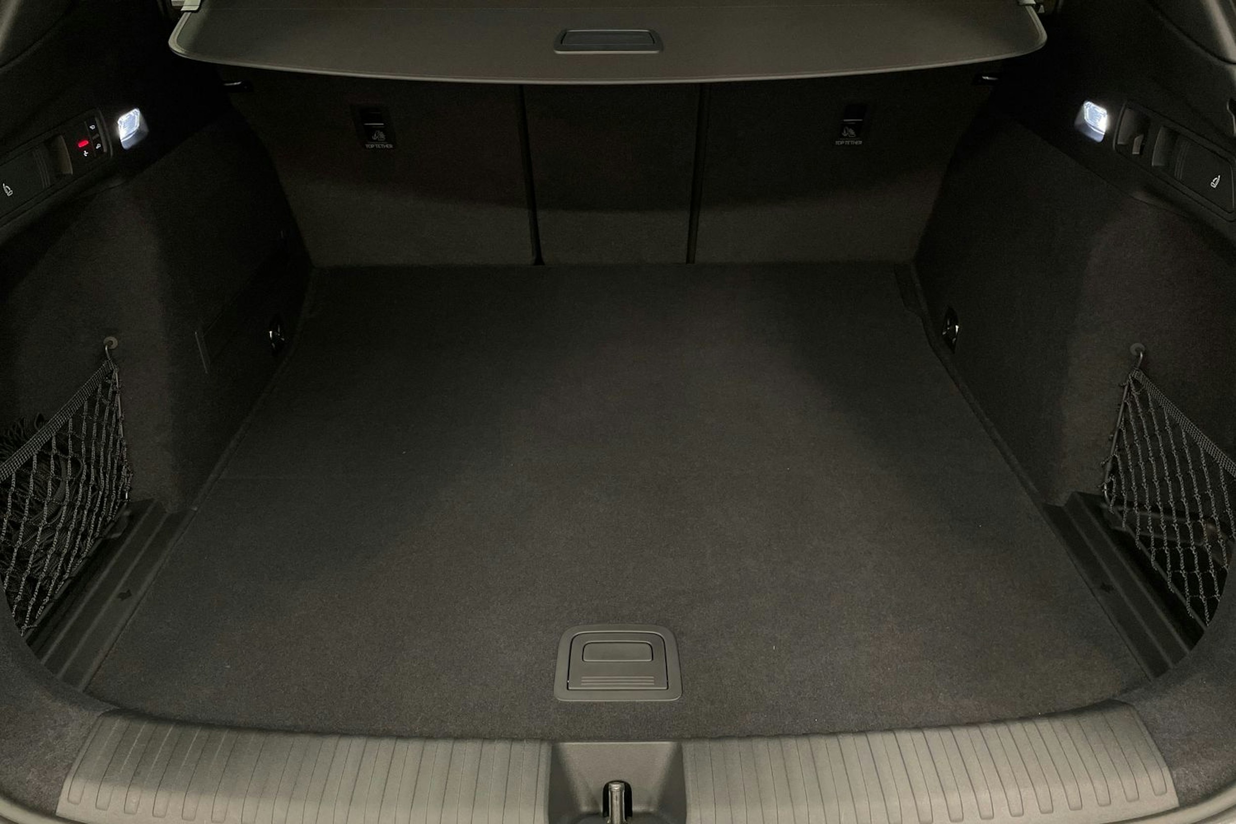 met. harmaa Audi Q6 e-tron 2026 kuva 23.