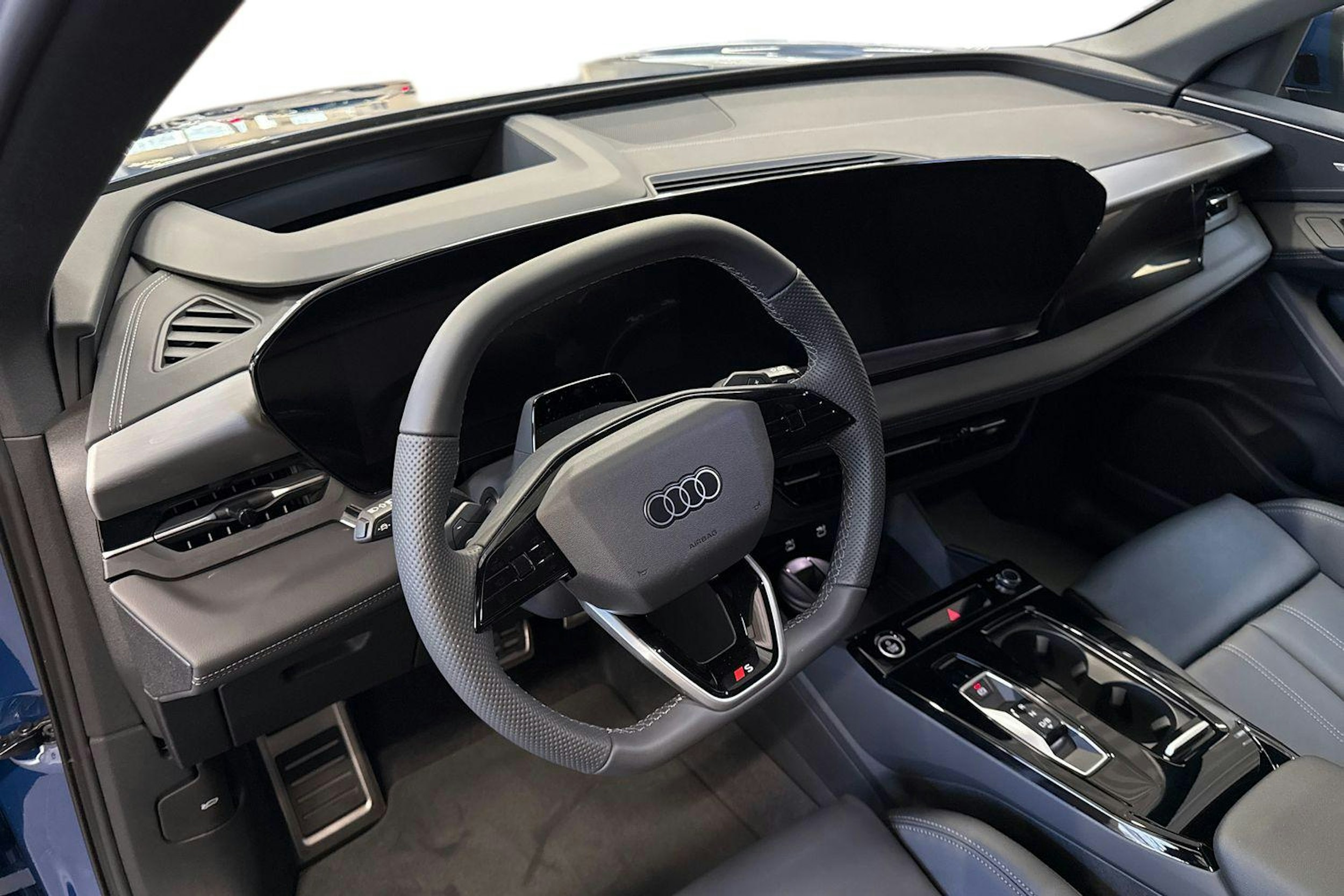 met. sininen Audi Q6 e-tron 2026 kuva 6.