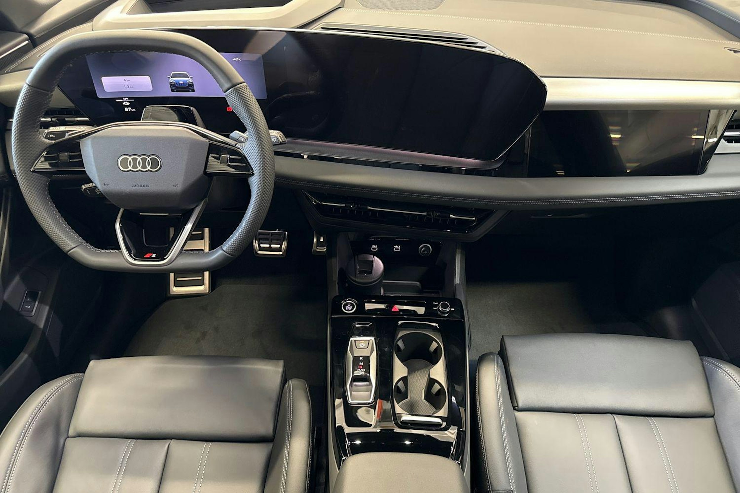 met. sininen Audi Q6 e-tron 2026 kuva 7.