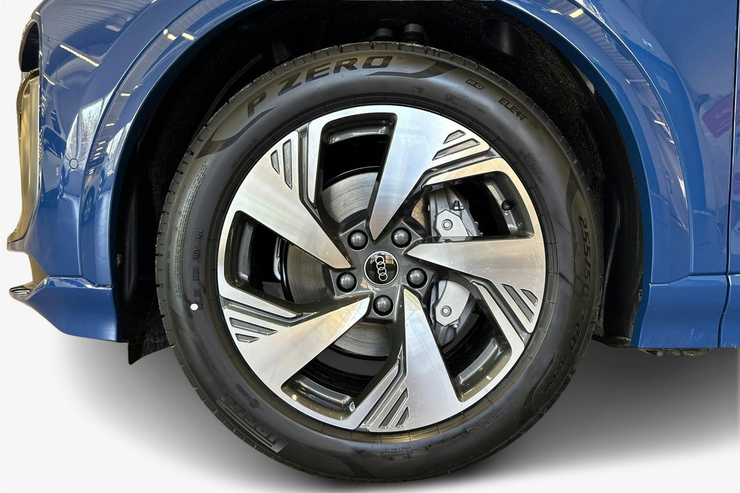 met. sininen Audi Q6 e-tron 2026 kuva 9.