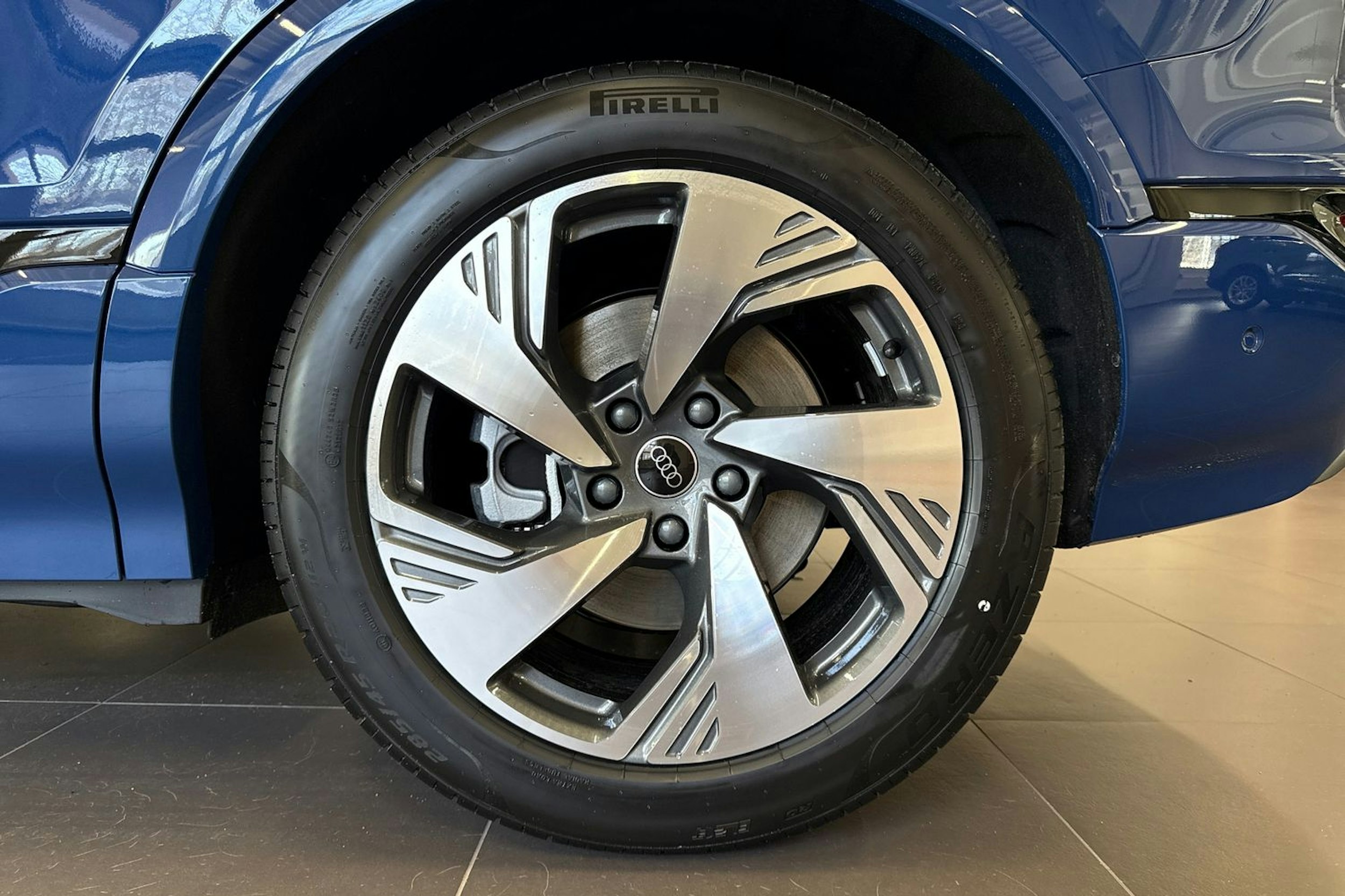 met. sininen Audi Q6 e-tron 2026 kuva 10.