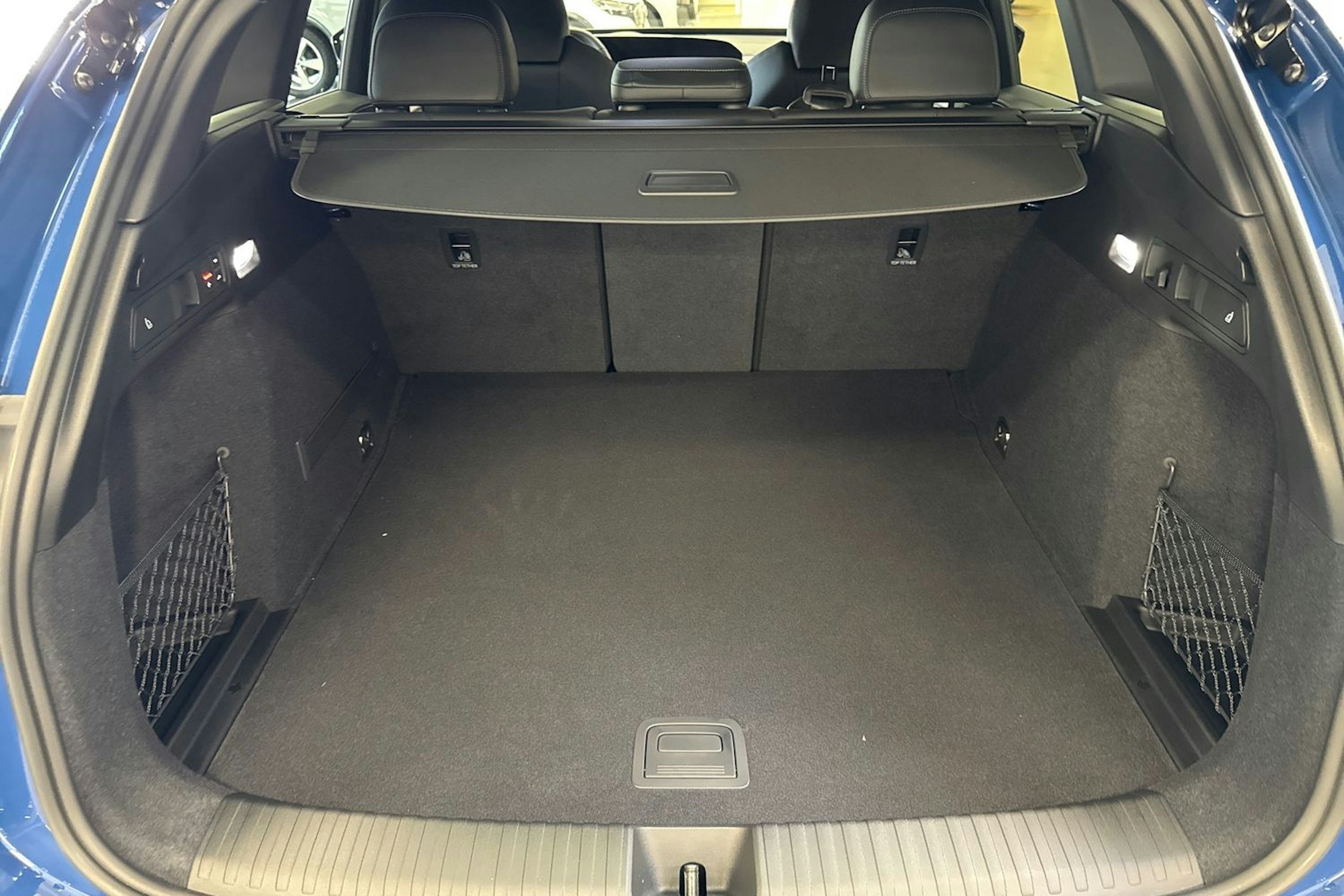 met. sininen Audi Q6 e-tron 2026 kuva 11.