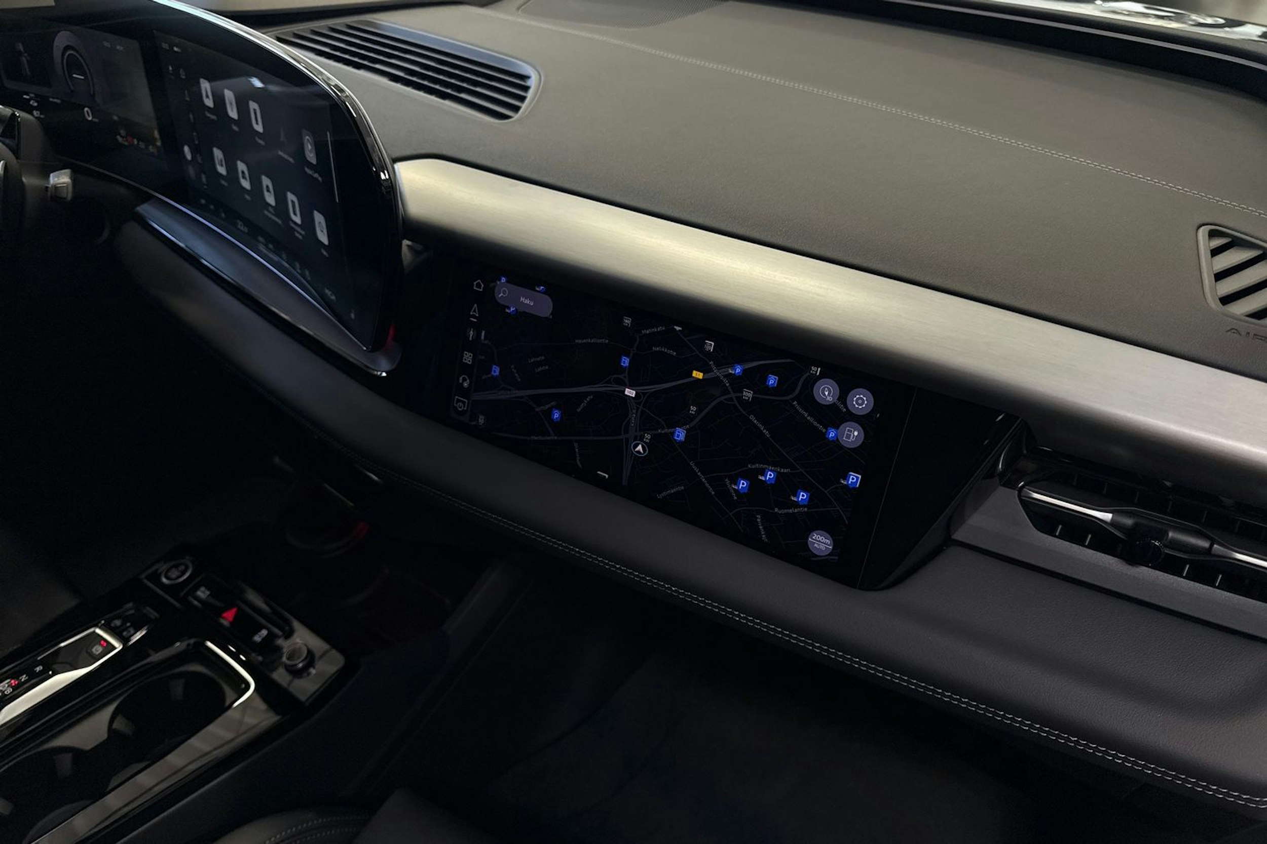 met. sininen Audi Q6 e-tron 2026 kuva 15.