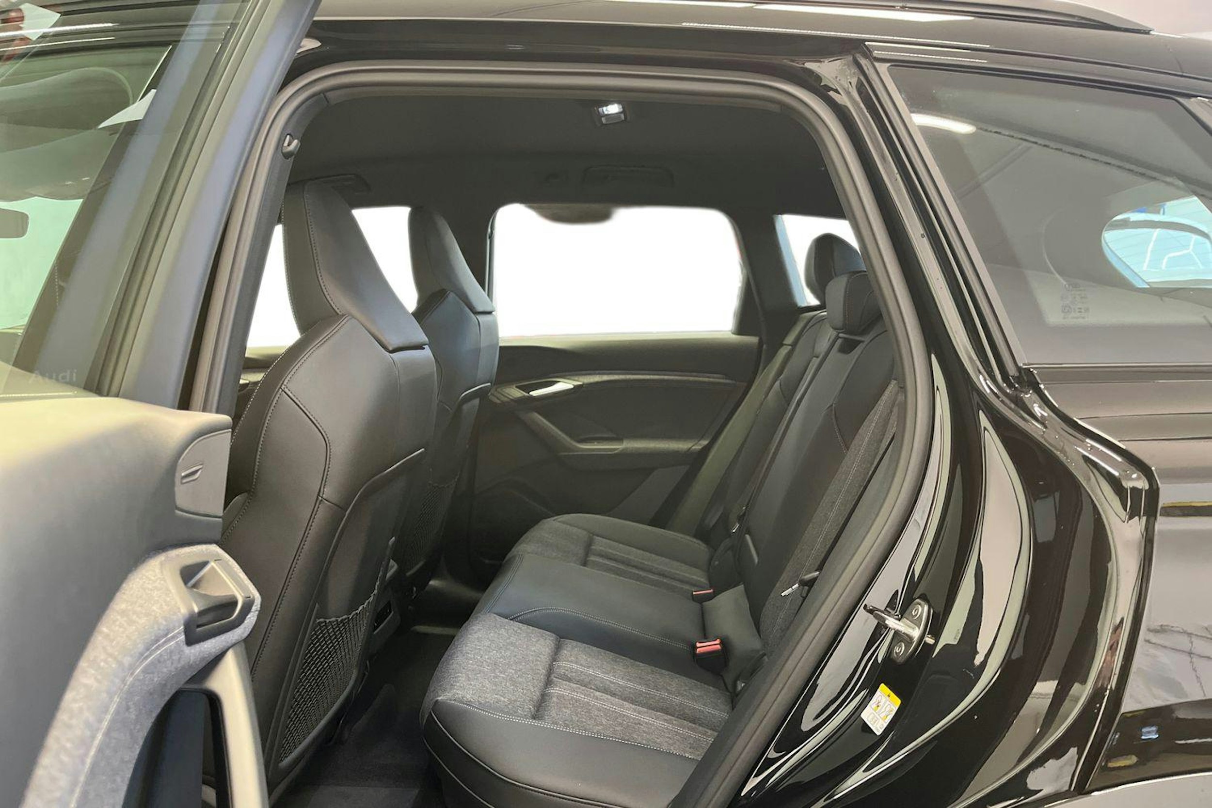 mythos musta Audi Q6 e-tron 2026 kuva 4.