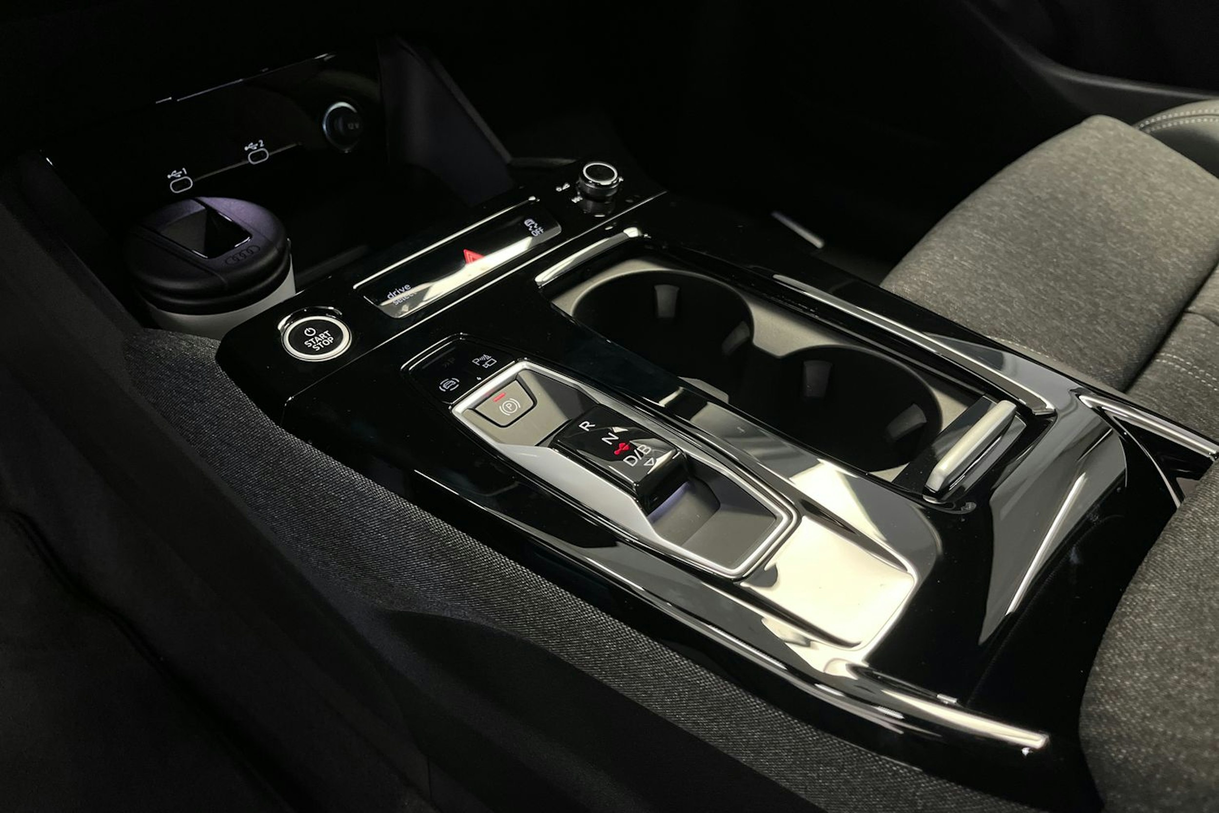 mythos musta Audi Q6 e-tron 2026 kuva 11.