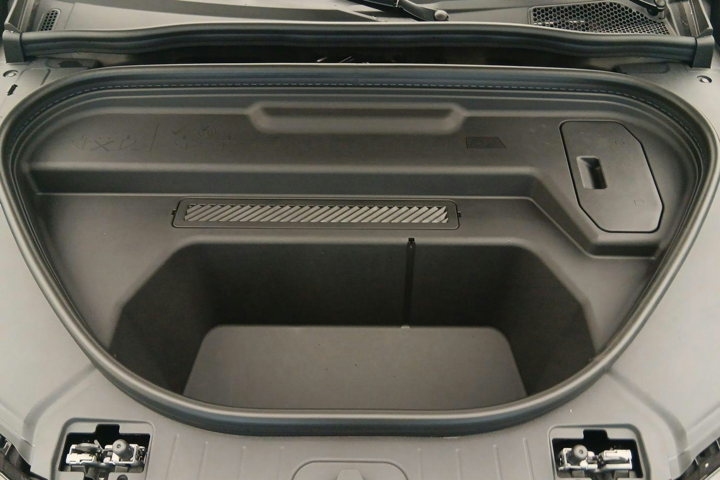 mythos musta Audi Q6 e-tron 2026 kuva 12.