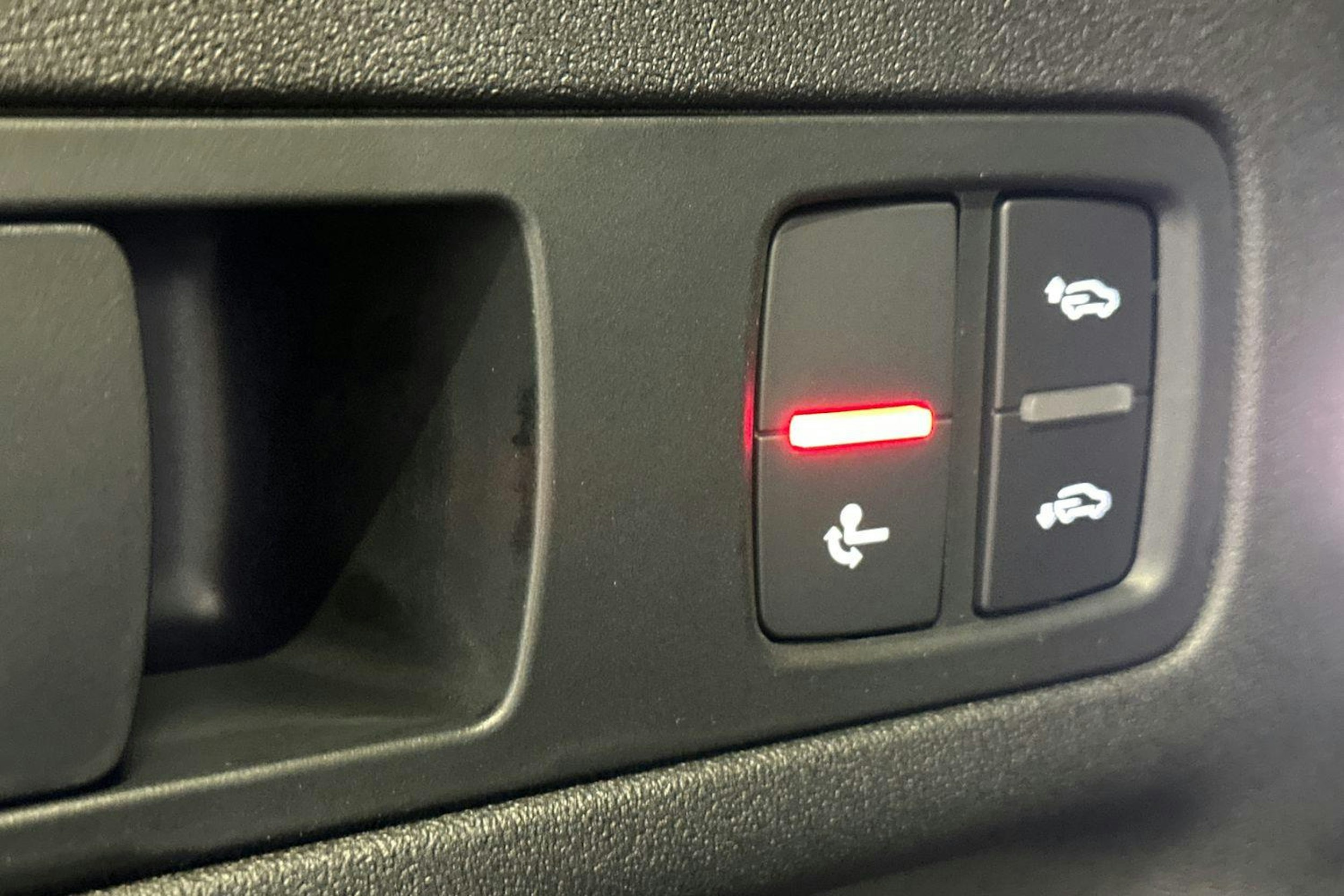 mythos musta Audi Q6 e-tron 2026 kuva 15.