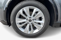 harmaa Audi Q6 e-tron 2026 kuva 9.