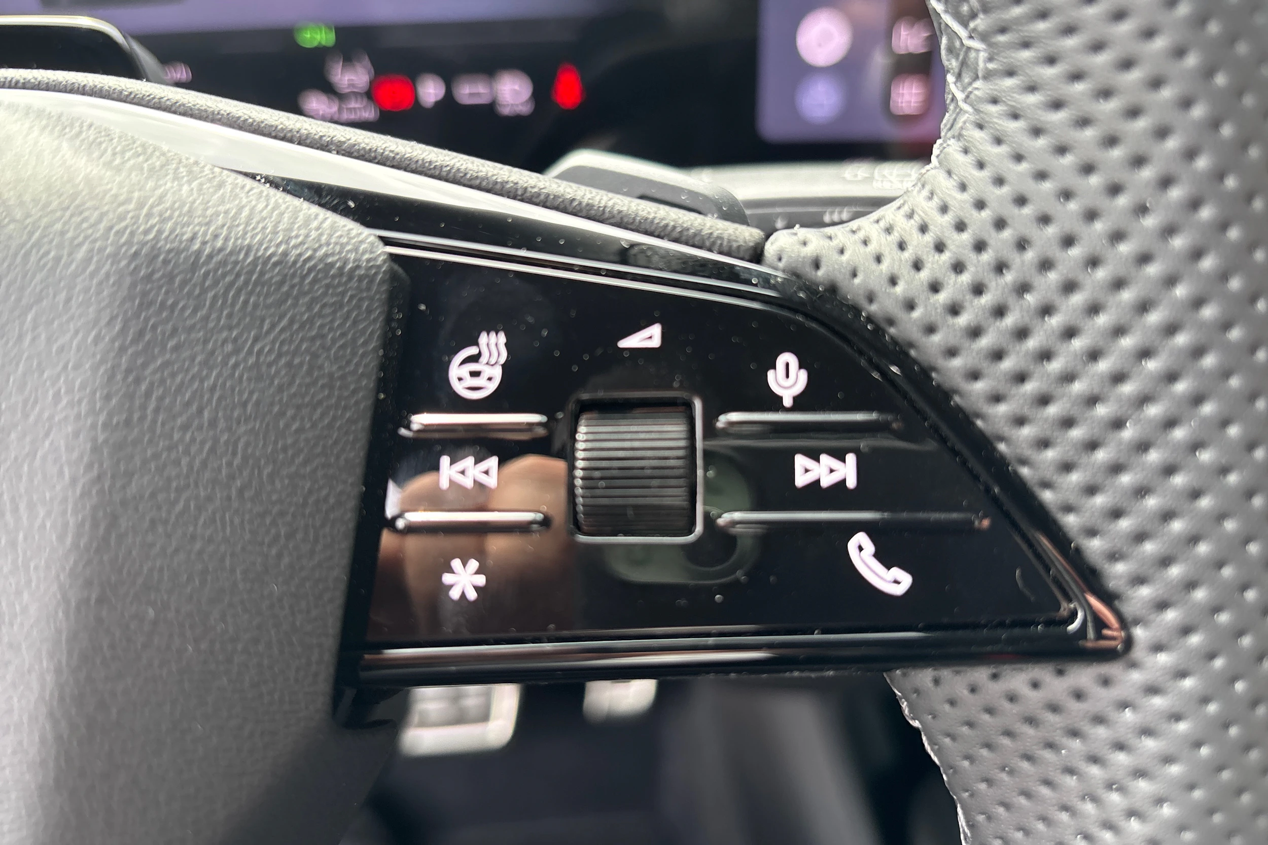 harmaa Audi Q6 e-tron 2026 kuva 14.