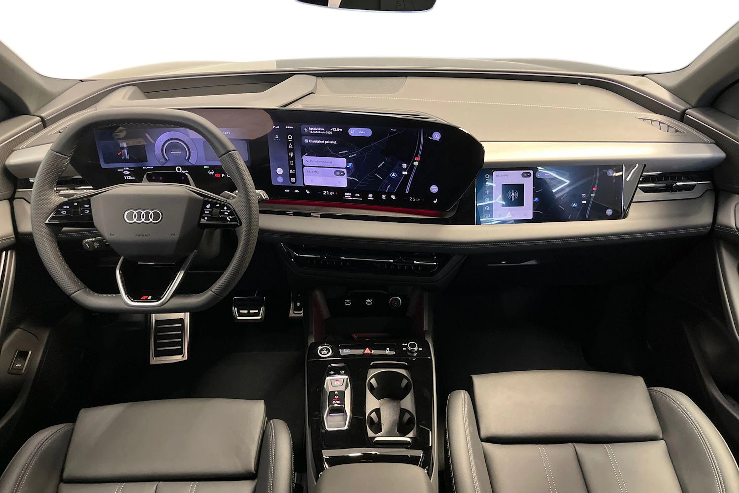 daytona harmaa Audi Q6 e-tron 2026 kuva 7.