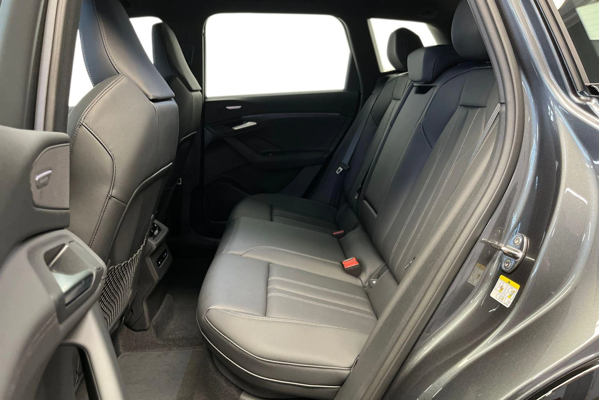 daytona harmaa Audi Q6 e-tron 2026 kuva 8.