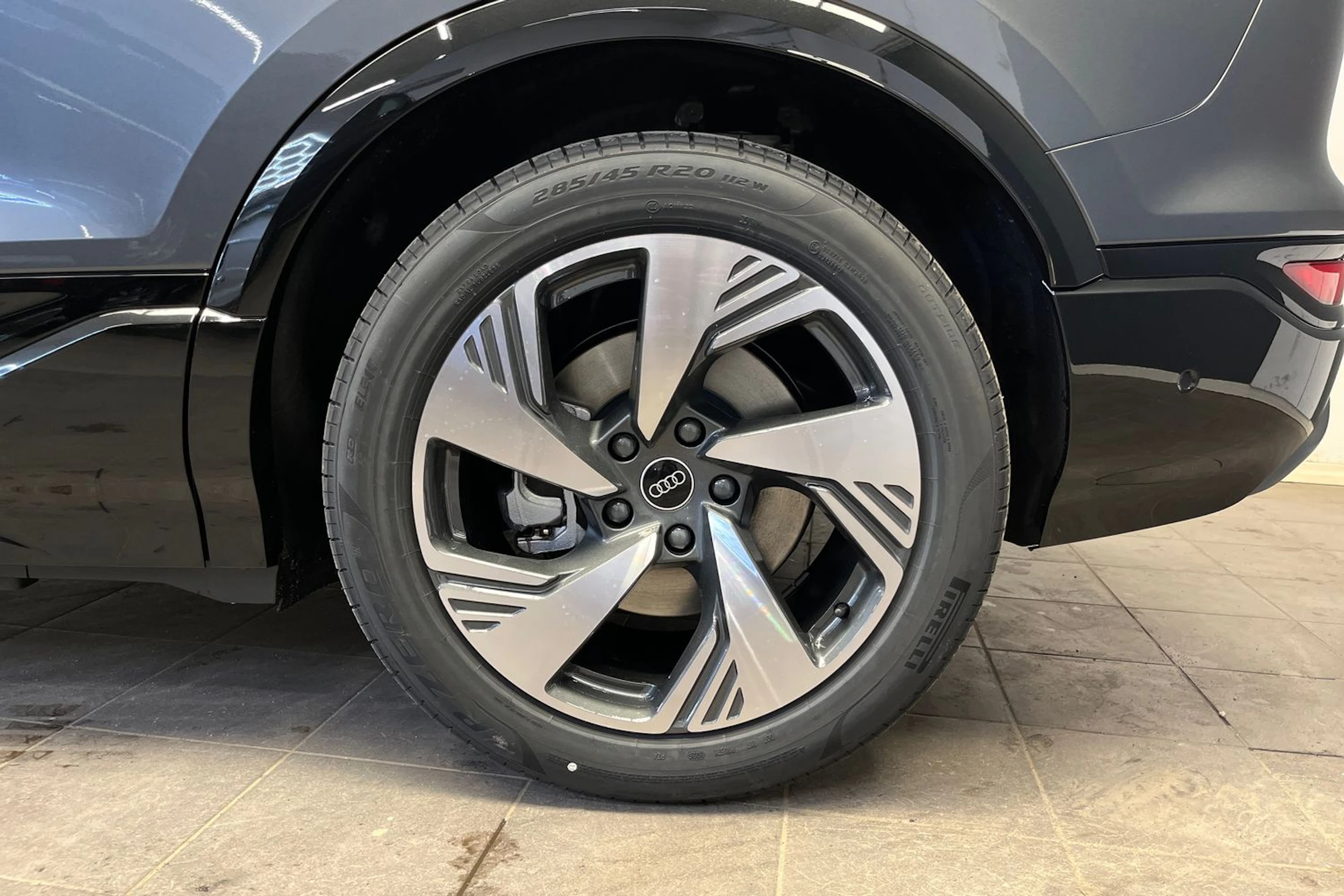 daytona harmaa Audi Q6 e-tron 2026 kuva 10.