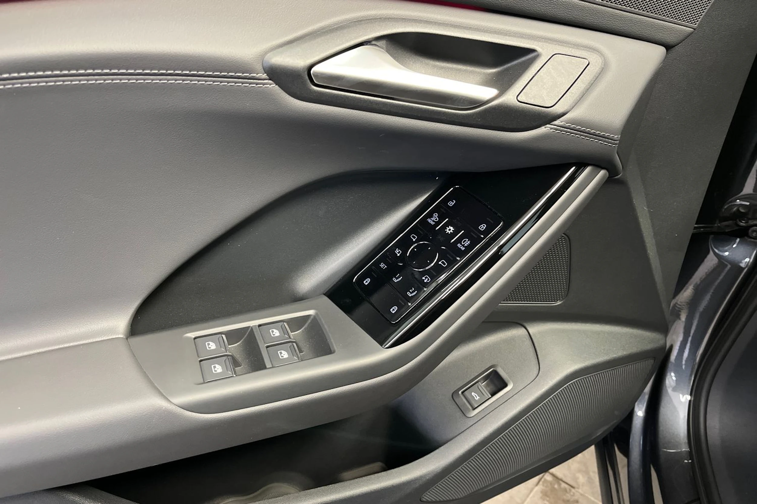 daytona harmaa Audi Q6 e-tron 2026 kuva 13.