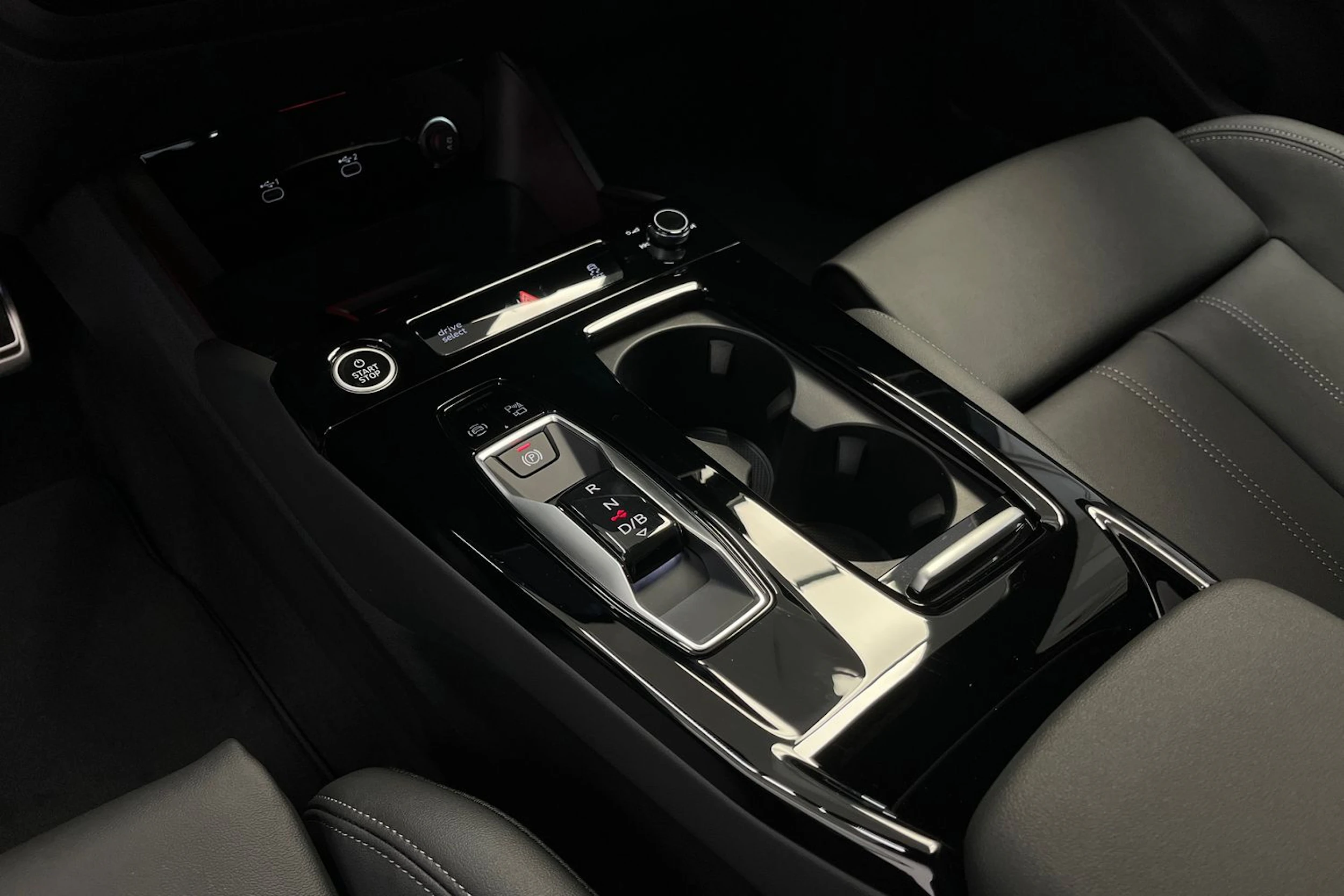 daytona harmaa Audi Q6 e-tron 2026 kuva 14.