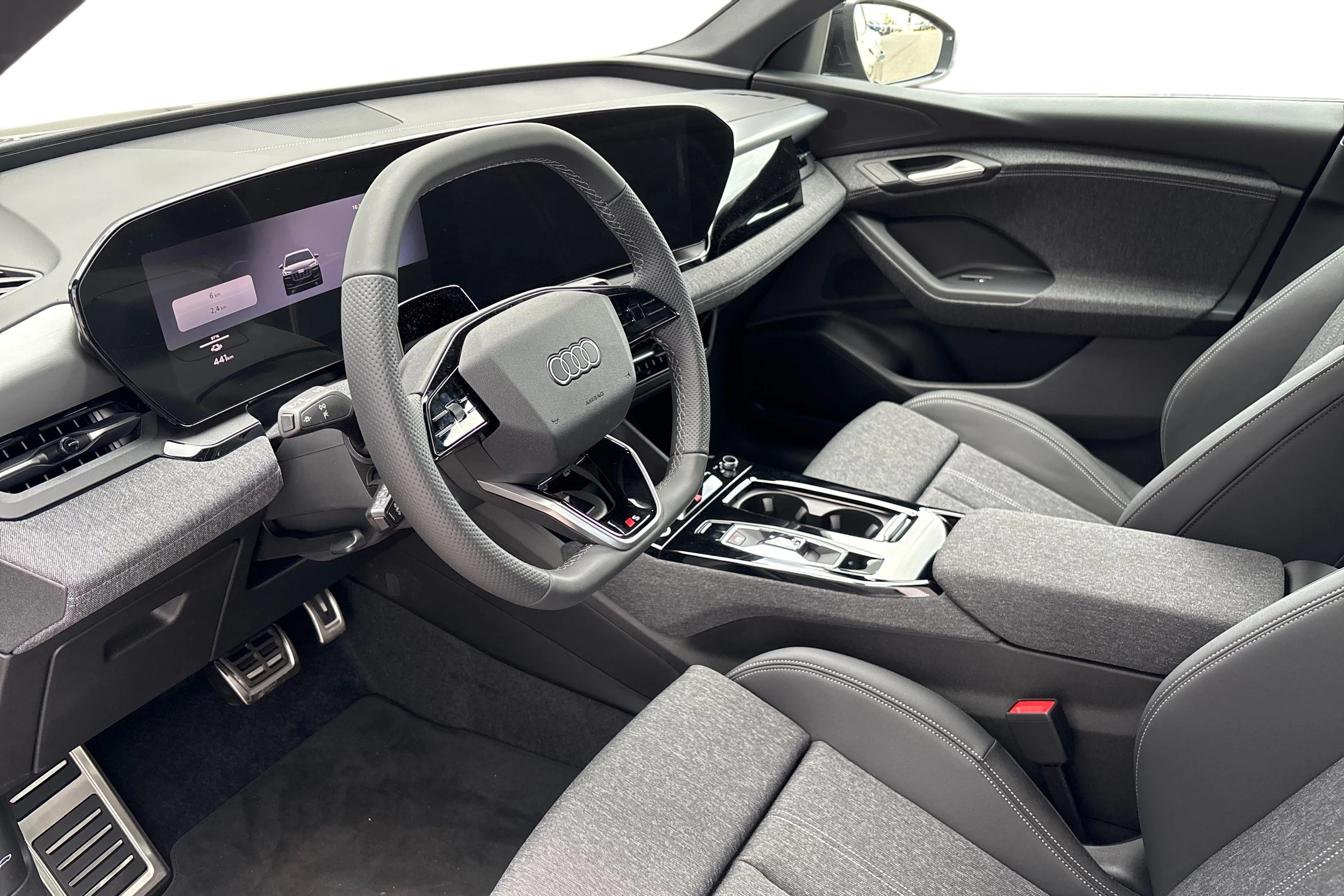 musta Audi Q6 e-tron 2026 kuva 6.