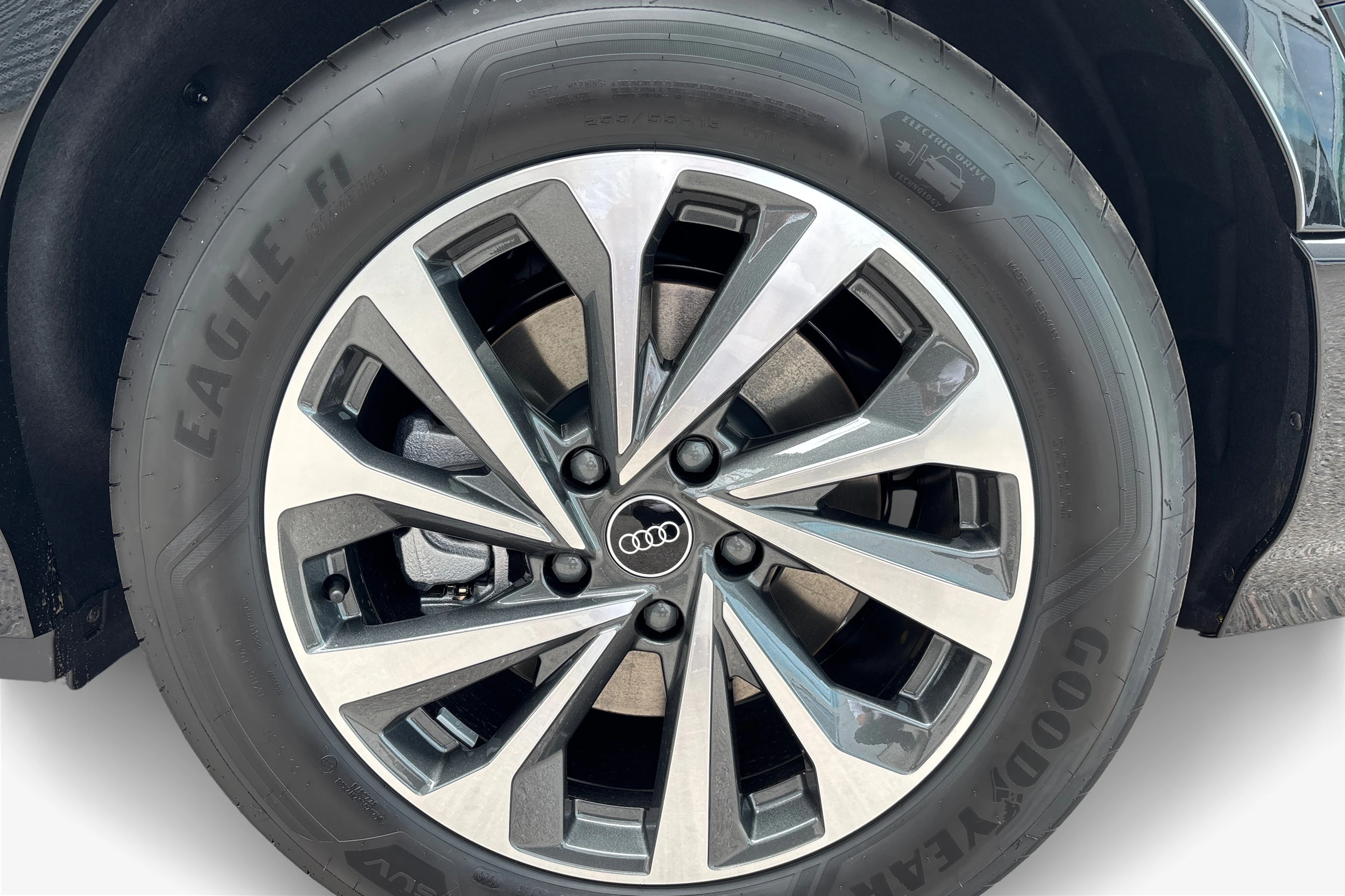 musta Audi Q6 e-tron 2026 kuva 9.